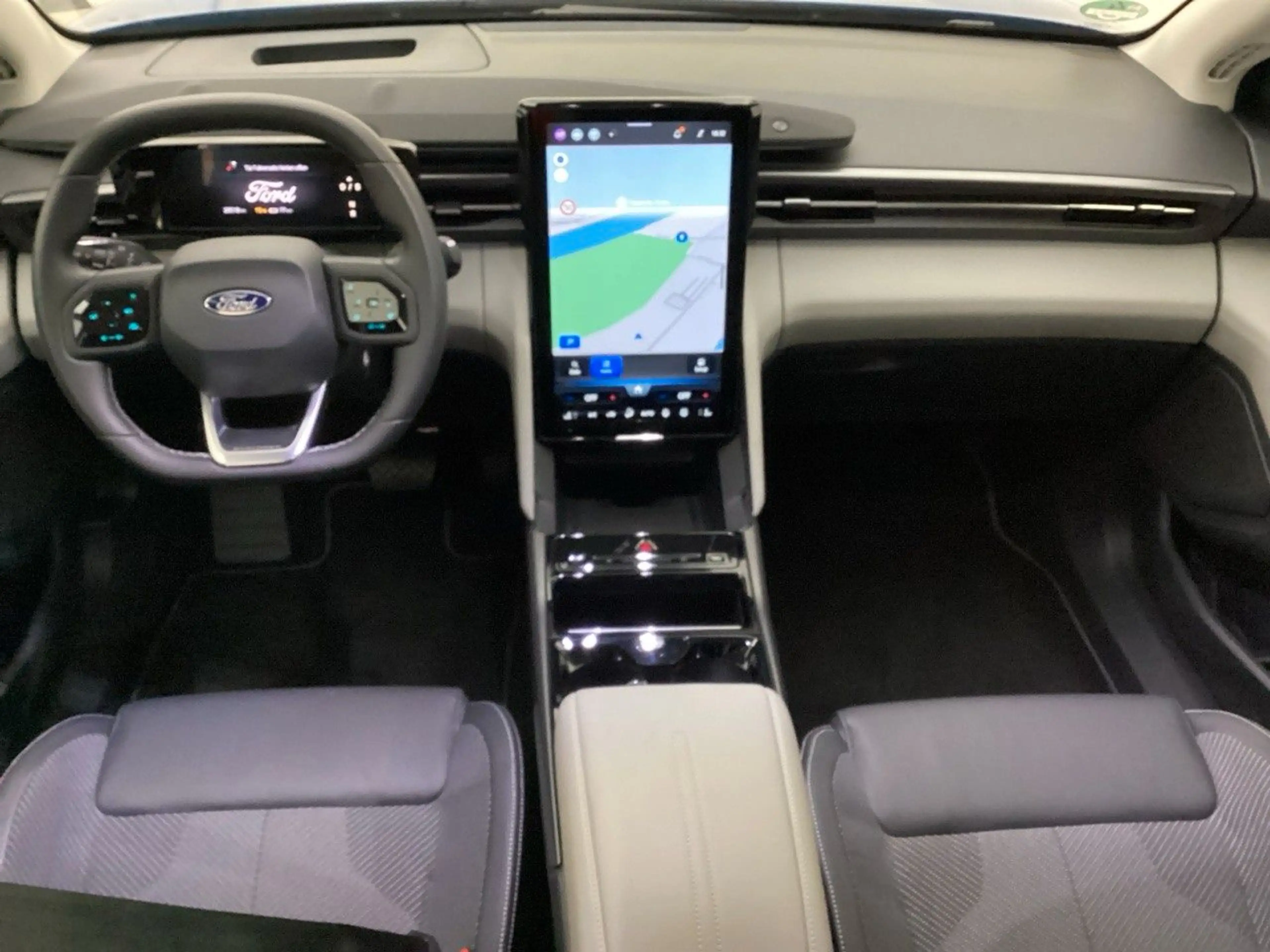 Ford Explorer AWD 79kWh Auto./360-KAM/ACC/HEAD-UP/AHK — photo 4
