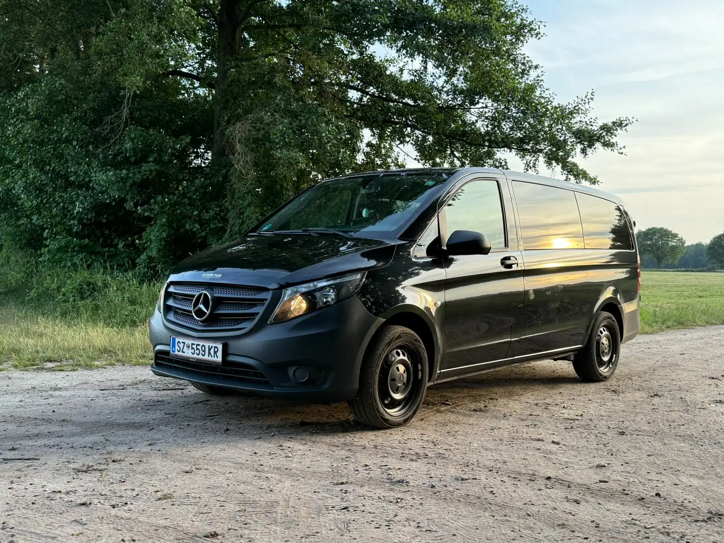 Mercedes-Benz Vito Vito 113 CDI BlueEfficiency extralang Allrad Aut. Schwarz - 2