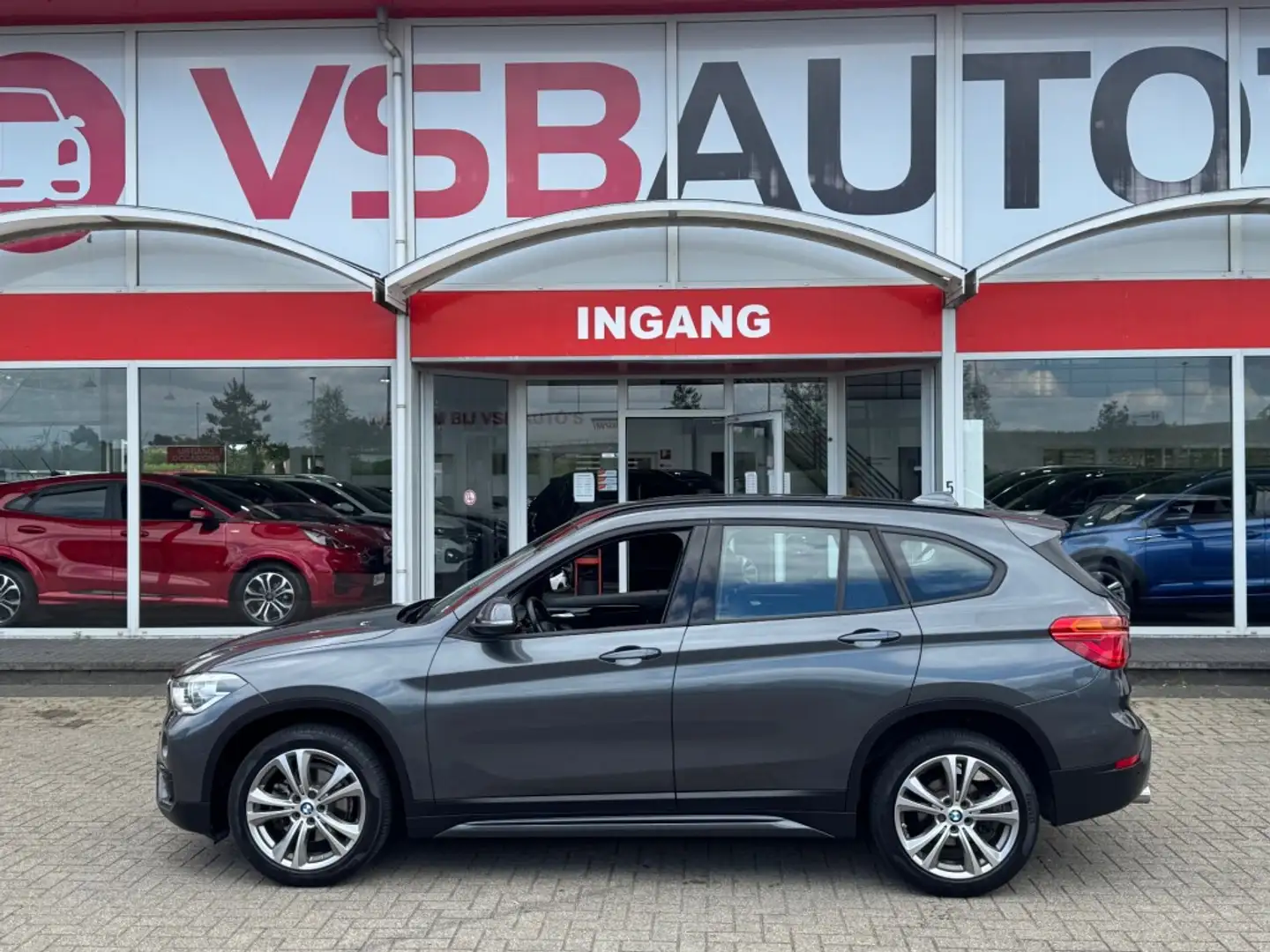 BMW X1 S-DRIVE 1.8 AUT. SPORT-LINE NAVI TREKHAAK AIRCO LM Grijs - 2
