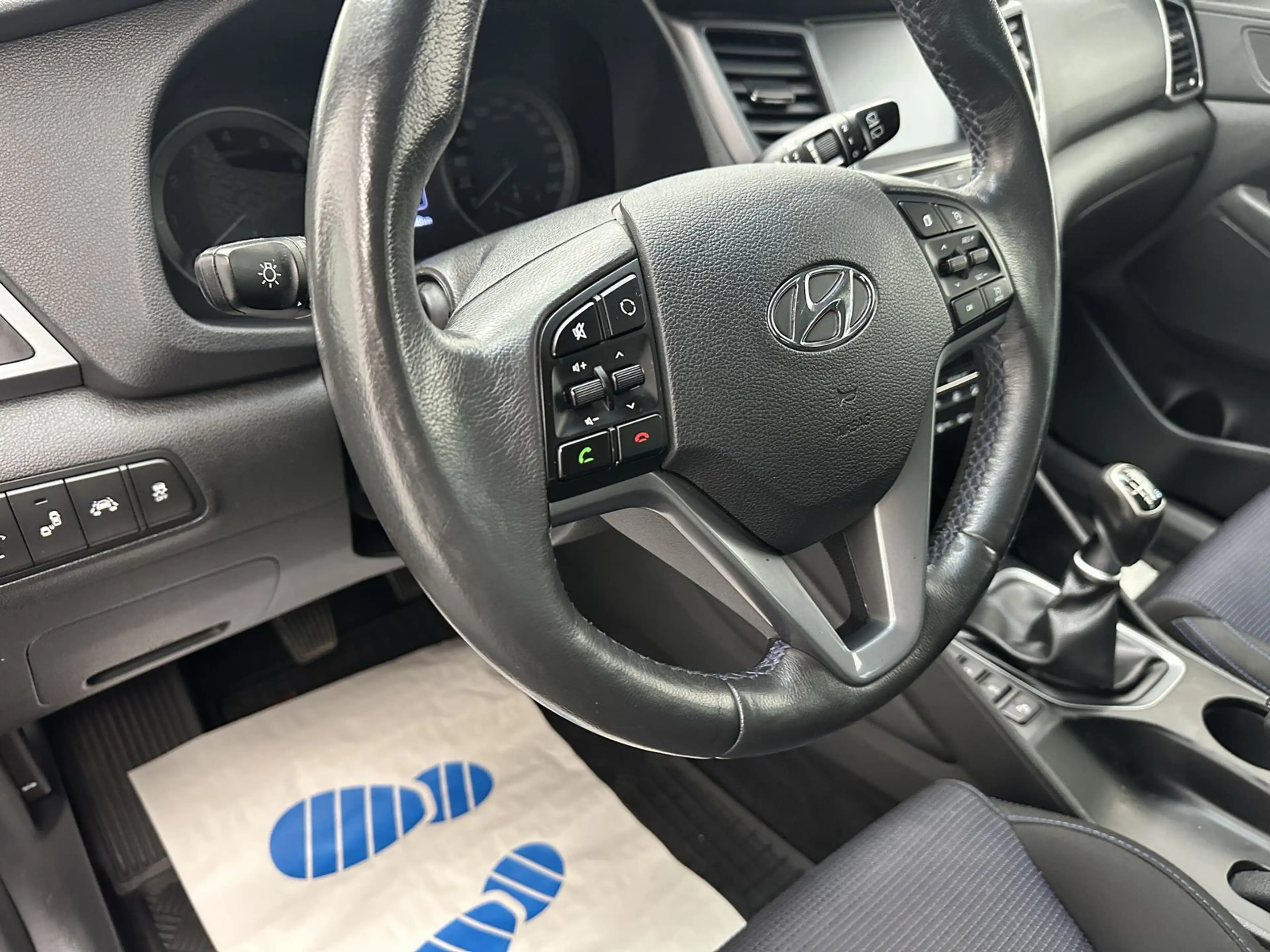 Hyundai TUCSON blue Intro Edition 2WD "NAVI-CAM-SITZH" — photo 14