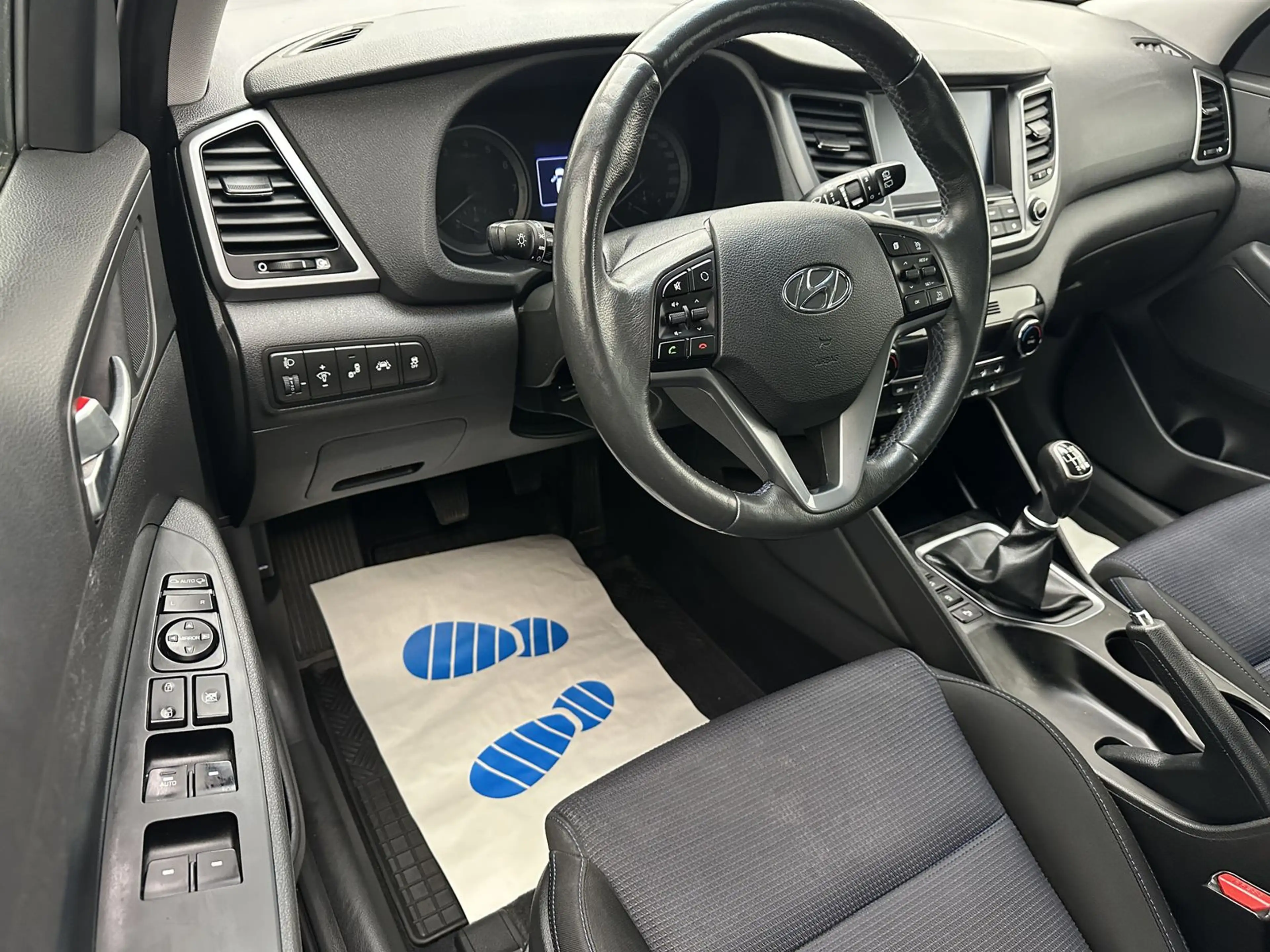 Hyundai TUCSON blue Intro Edition 2WD "NAVI-CAM-SITZH" — photo 13
