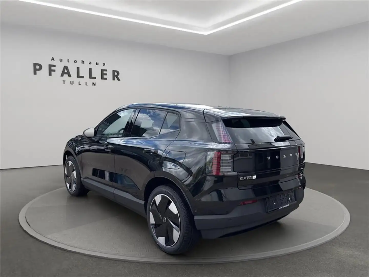Volvo EX30 Twin Motor Performance AWD 69kWh Ultra Schwarz - 2