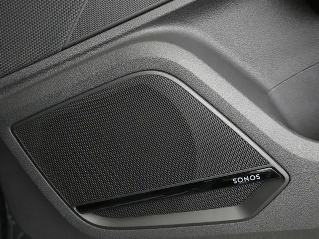 Audi Q2 view 14