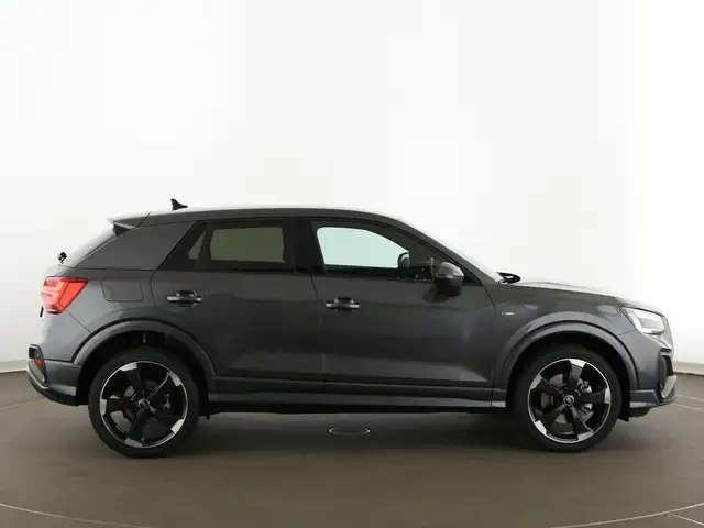 Audi Q2 view 8