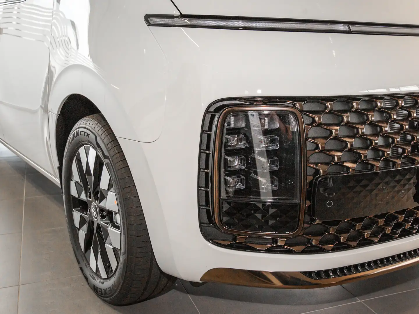 Hyundai STARIA SIGNATURE 7-Sitzer PANO+LED+RELAX-SITZE Weiß - 2