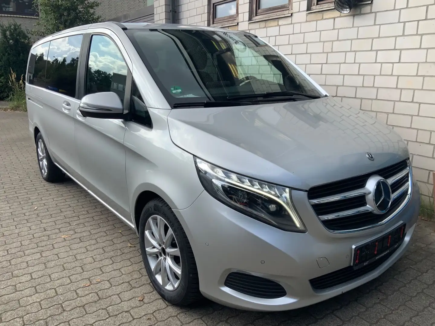 Mercedes-Benz V 250 EDITION lang DisT/Spur/TotW/6xSitz/AHK/1Hd Argent - 1