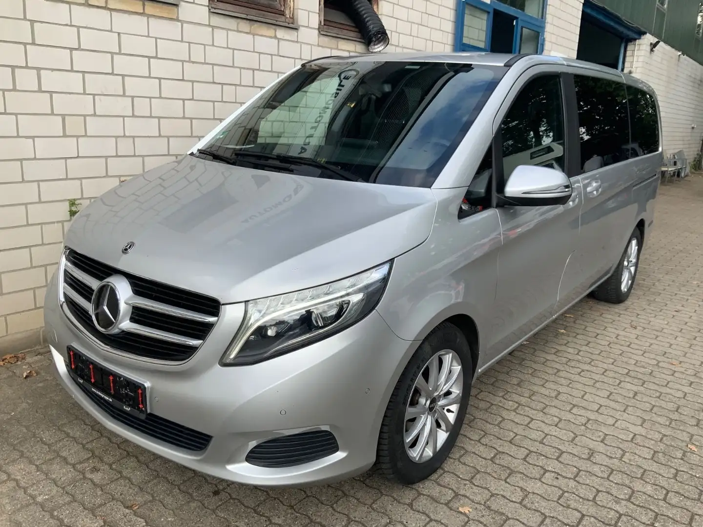 Mercedes-Benz V 250 EDITION lang DisT/Spur/TotW/6xSitz/AHK/1Hd Argent - 2