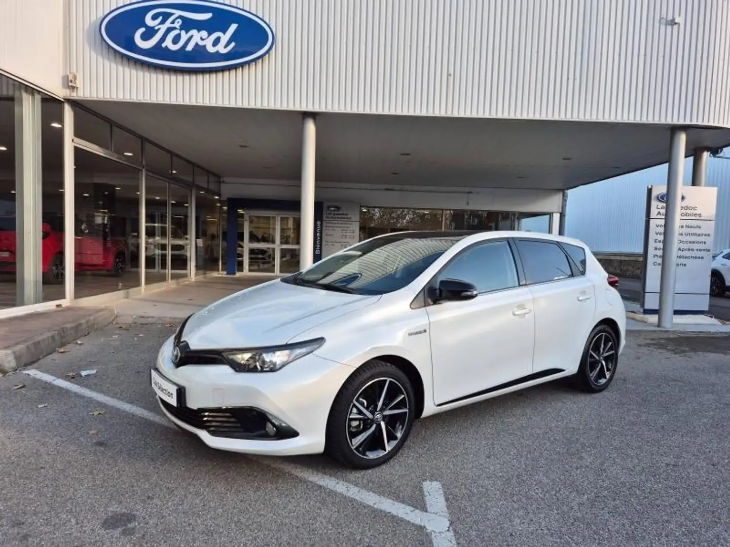 Toyota Auris HSD 136h Collection Blanc - 2