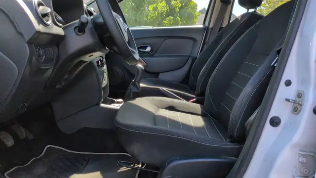 Dacia Sandero view 25