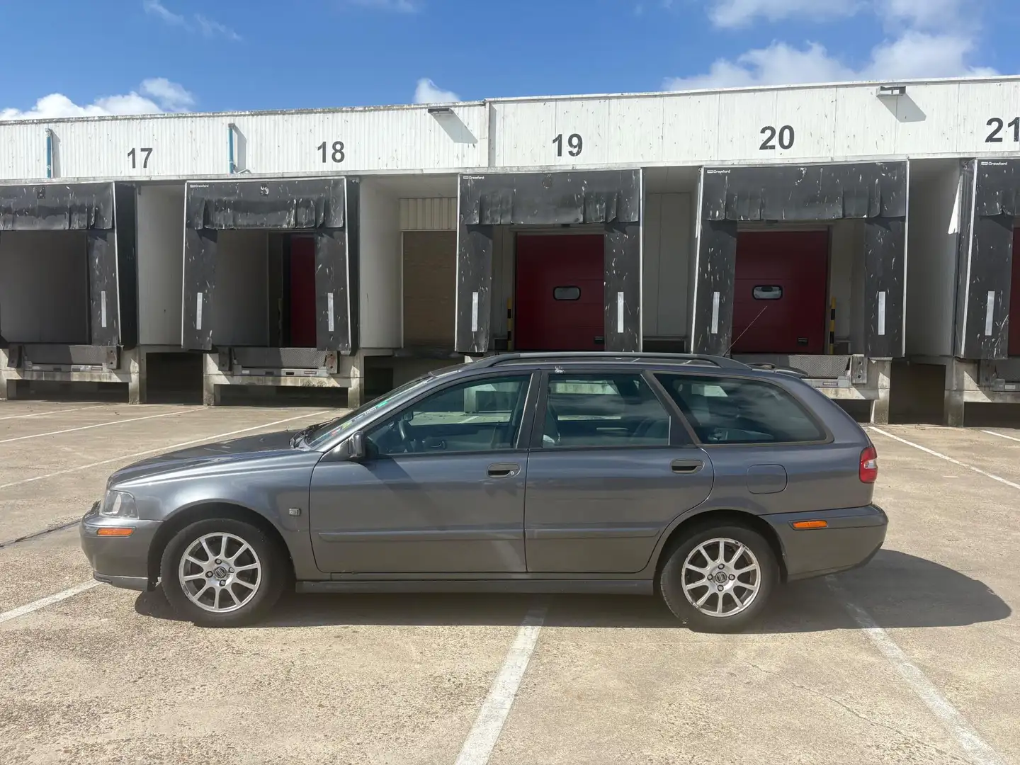 Volvo V40 1.8 Europa Stoelverw. Airco Cruise C. APK Gris - 2