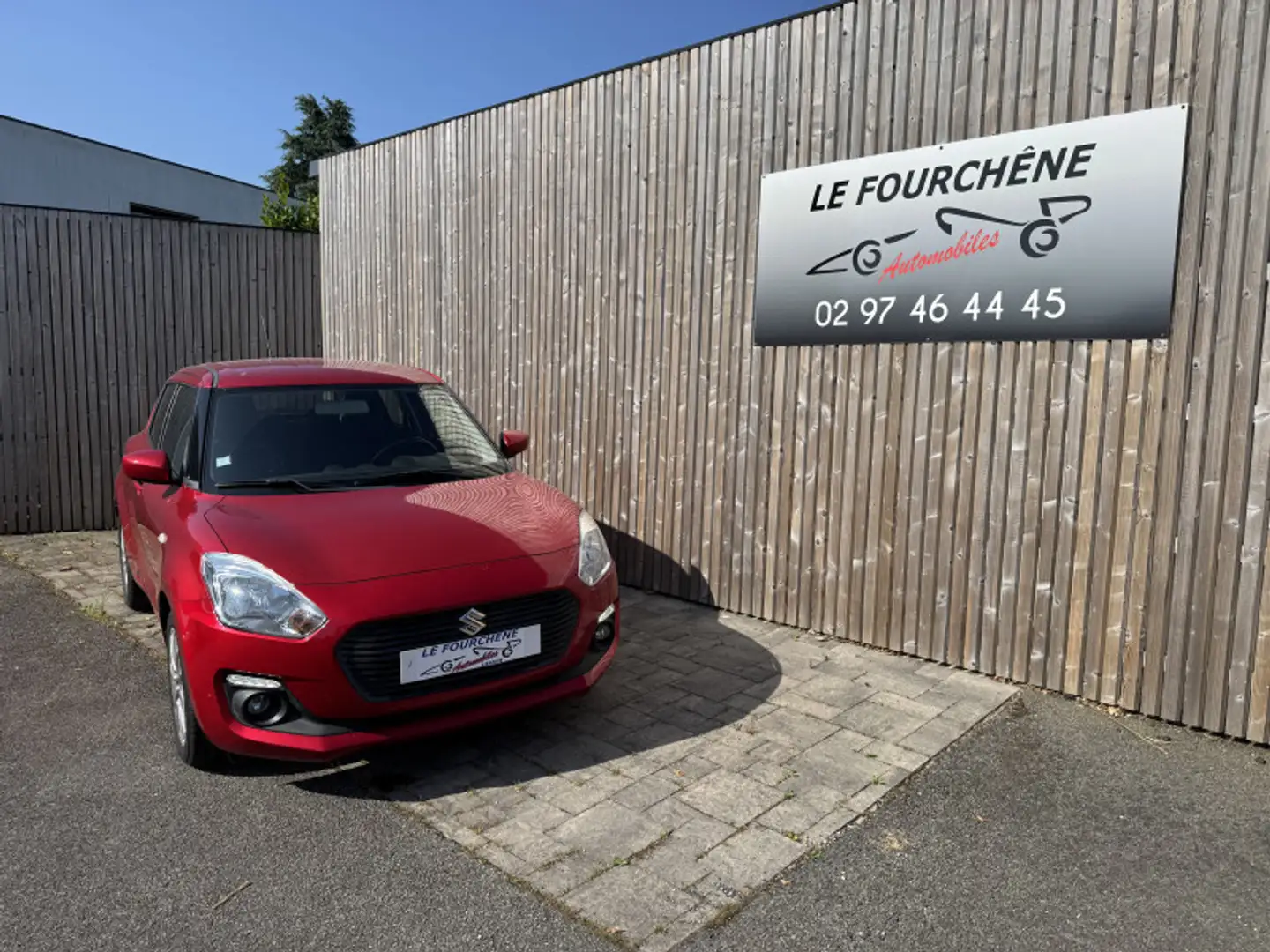 Suzuki Swift 1.2 DUALJET 90CH PRIVILEGE Rouge - 1