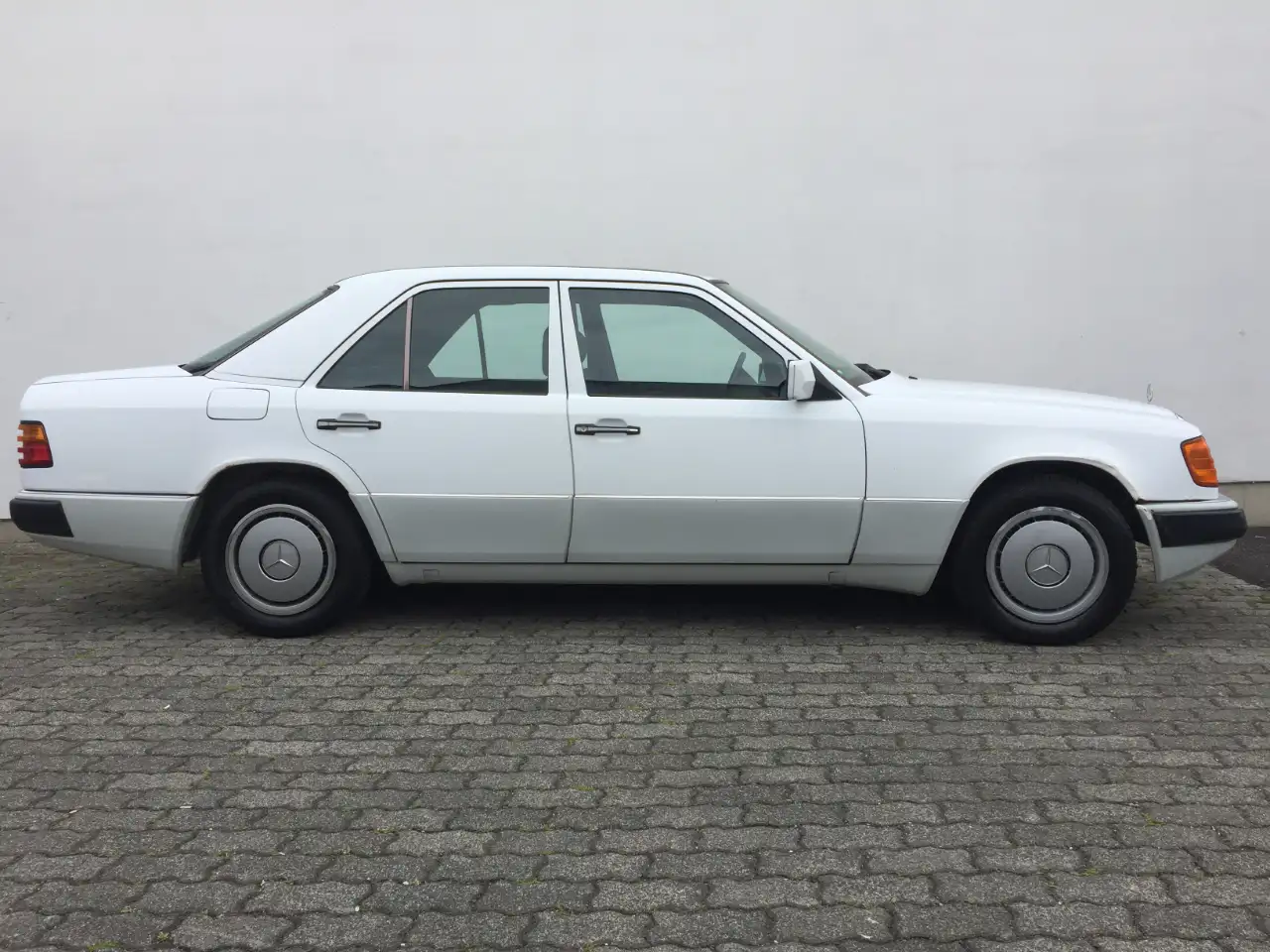 Mercedes-Benz E 200 Typ W124 Original NUR 144.000tkm/1.Hand/8 fach ber, foto 4
