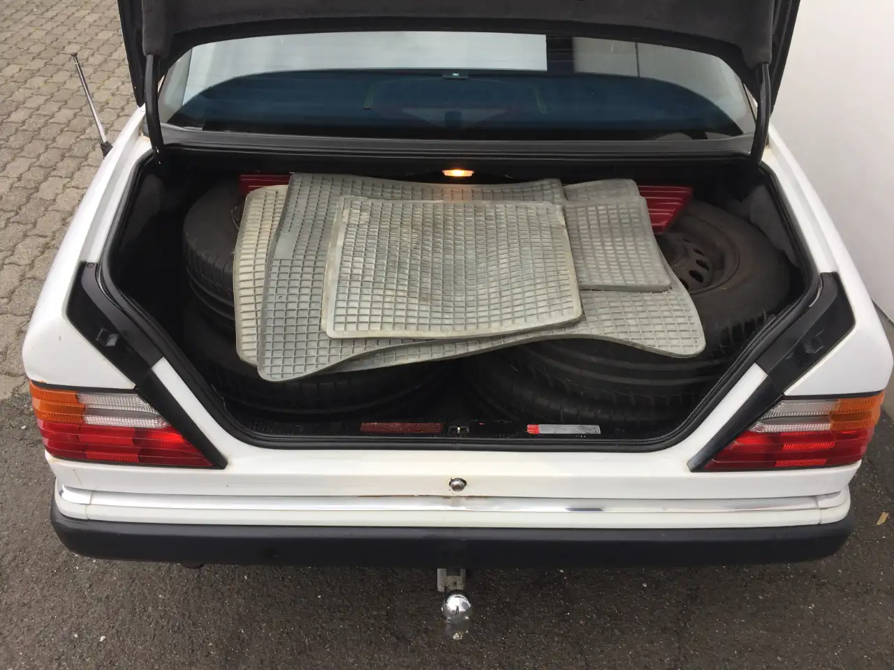Mercedes-Benz E 200 Typ W124 Original NUR 144.000tkm/1.Hand/8 fach ber, foto 8