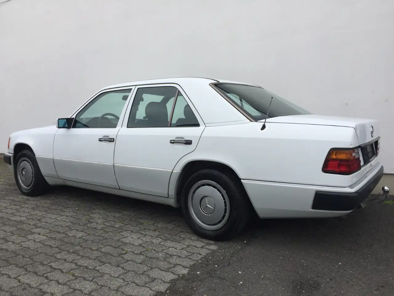 Mercedes-Benz E 200 Typ W124 Original NUR 144.000tkm/1.Hand/8 fach ber, foto 7