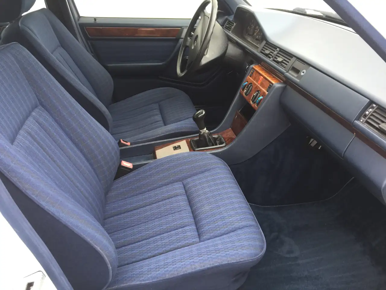 Mercedes-Benz E 200 Typ W124 Original NUR 144.000tkm/1.Hand/8 fach ber, foto 12
