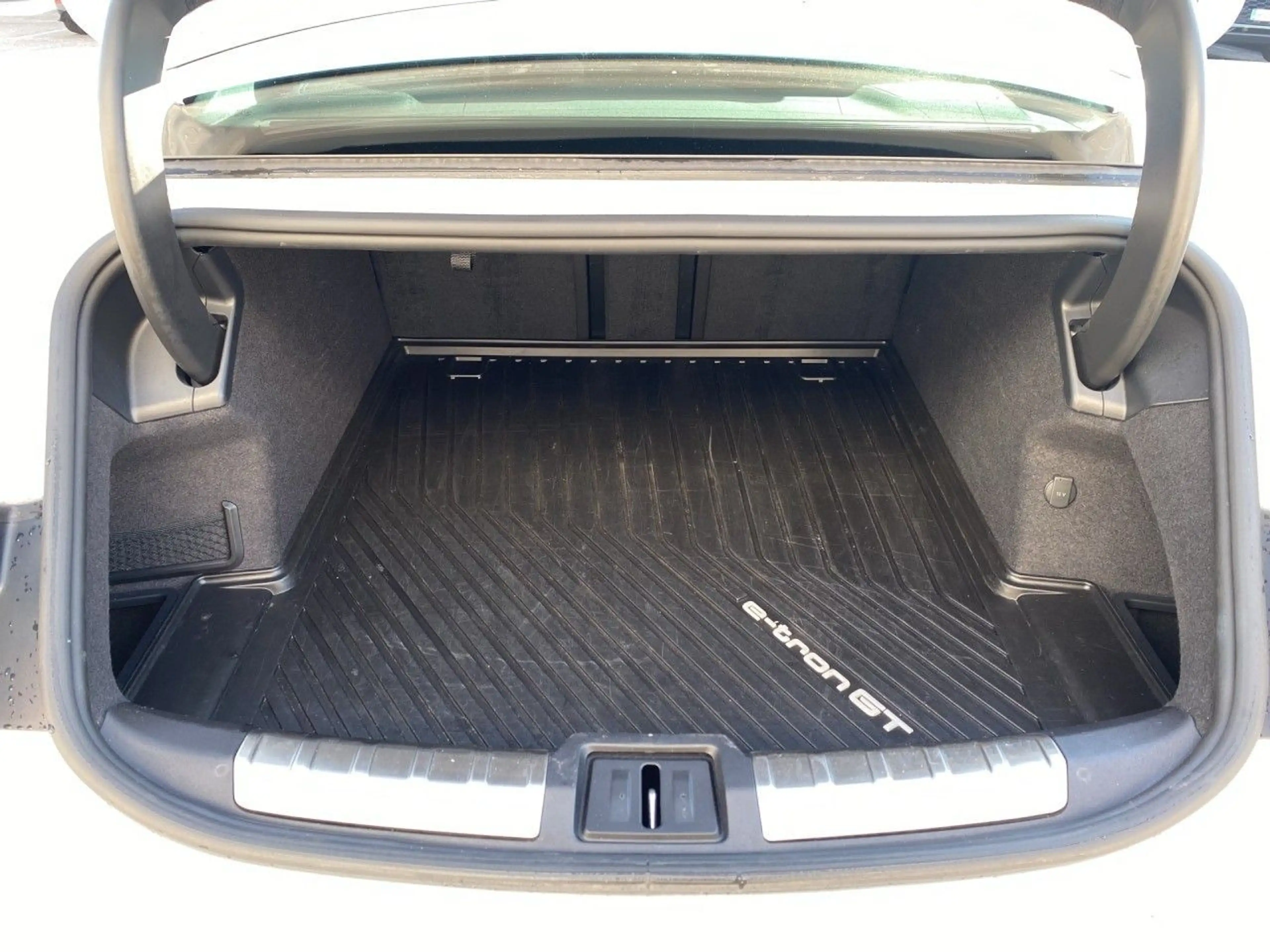 Audi RS e-tron GT 440 kW HUD B&O KERAMIK PANO LASER Klima Navi — photo 5