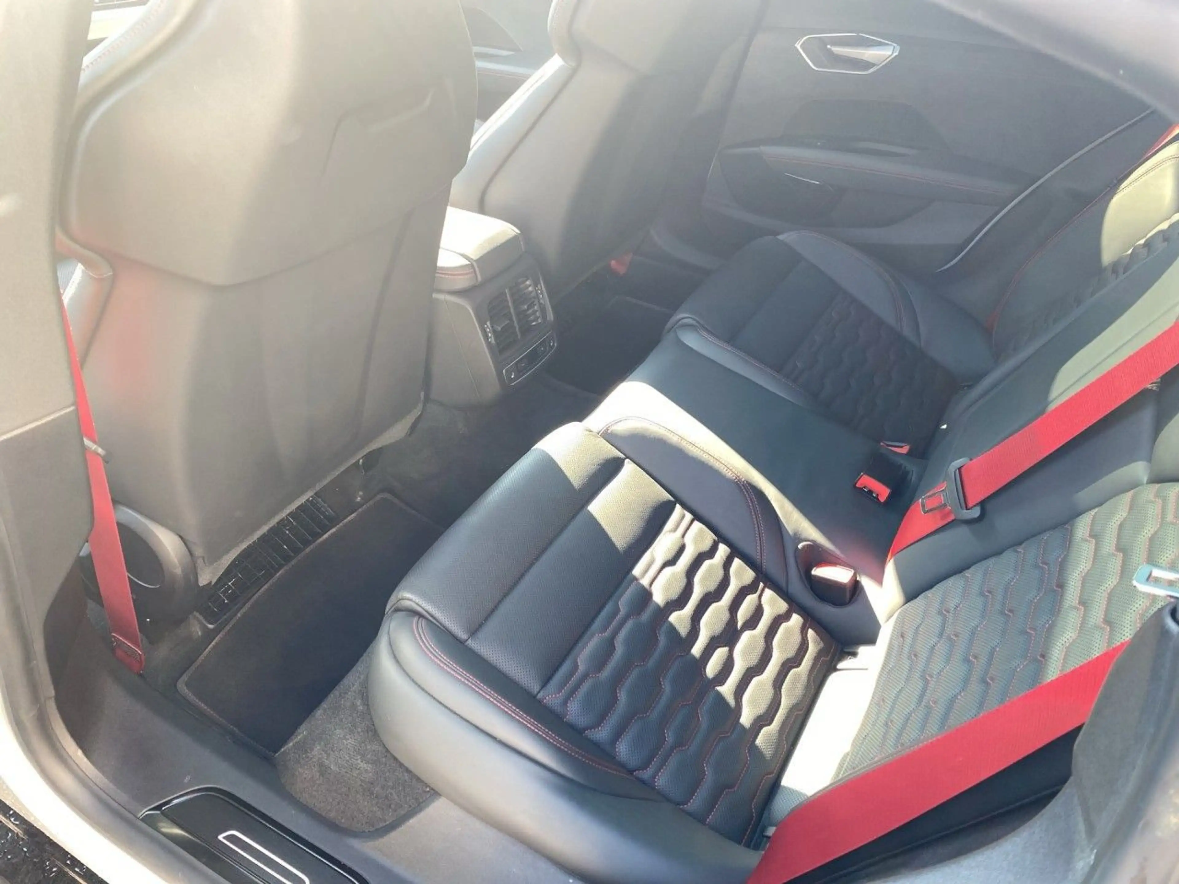 Audi RS e-tron GT 440 kW HUD B&O KERAMIK PANO LASER Klima Navi — photo 8