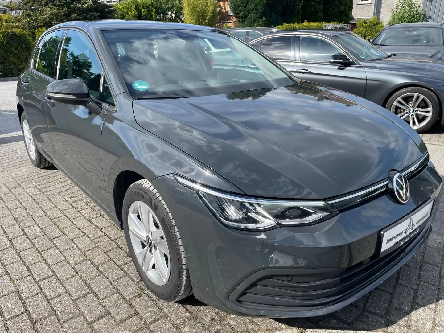 Volkswagen Golf VIII Lim. Life eTSI DSP PDC App-Connect 1.H Grijs - 2