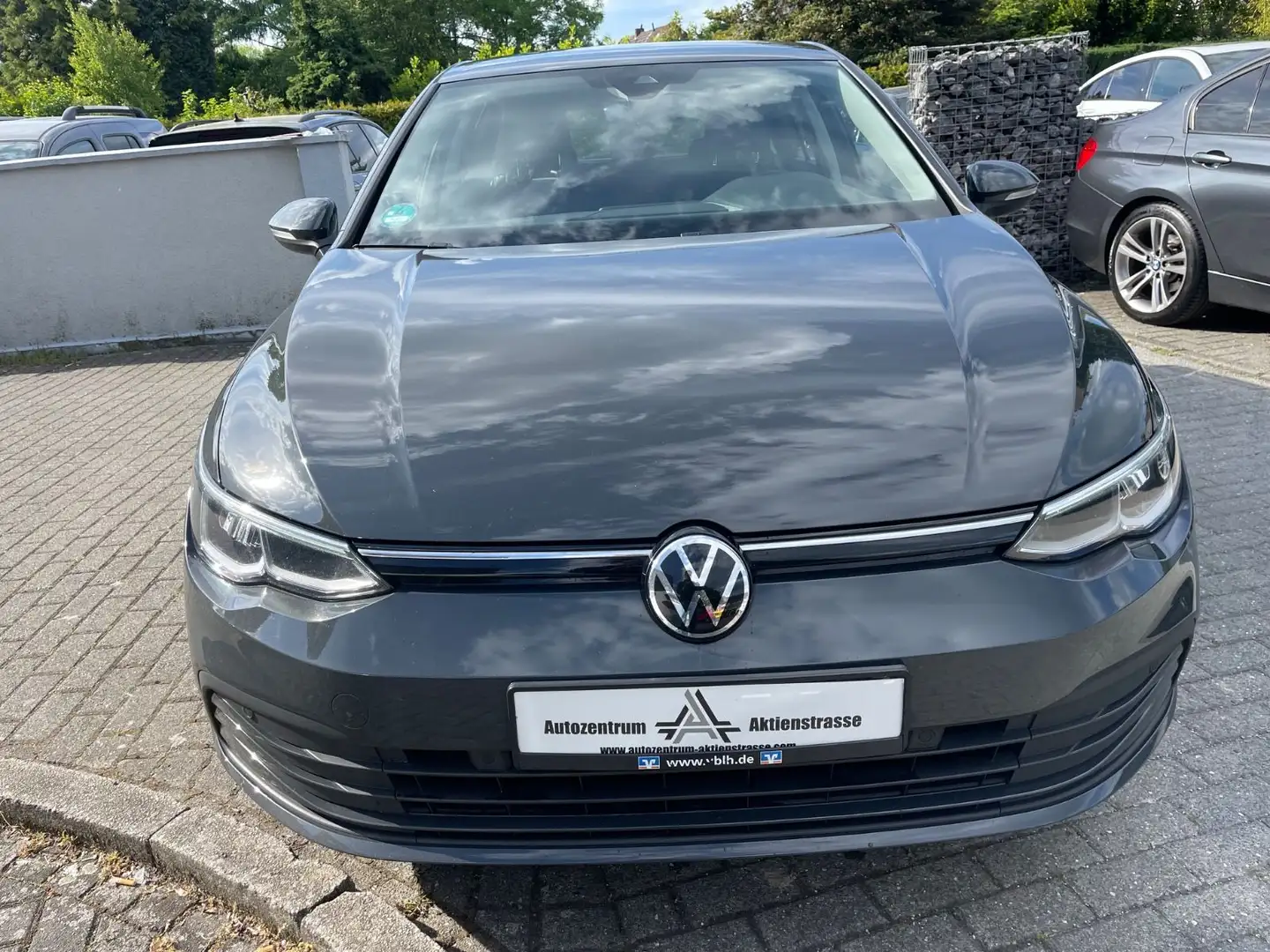 Volkswagen Golf VIII Lim. Life eTSI DSP PDC App-Connect 1.H Grijs - 1