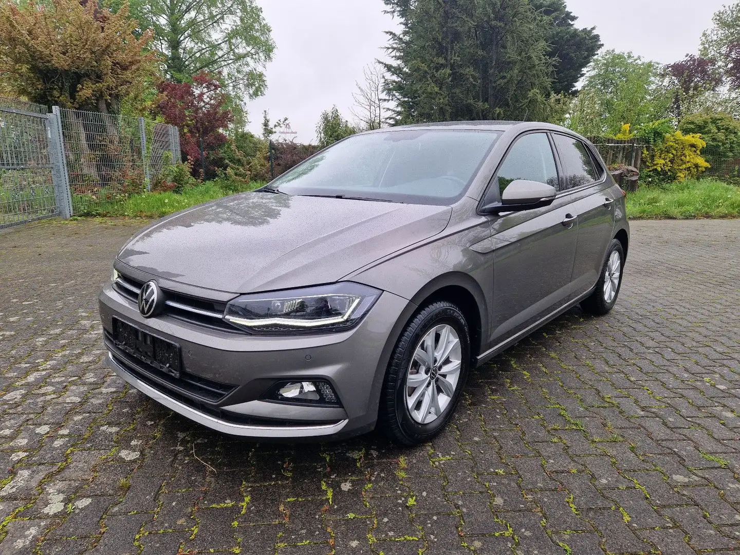 Volkswagen Polo Highline VI DSG/LED/NAVI/ACC/SHZ/DAB Grijs - 1