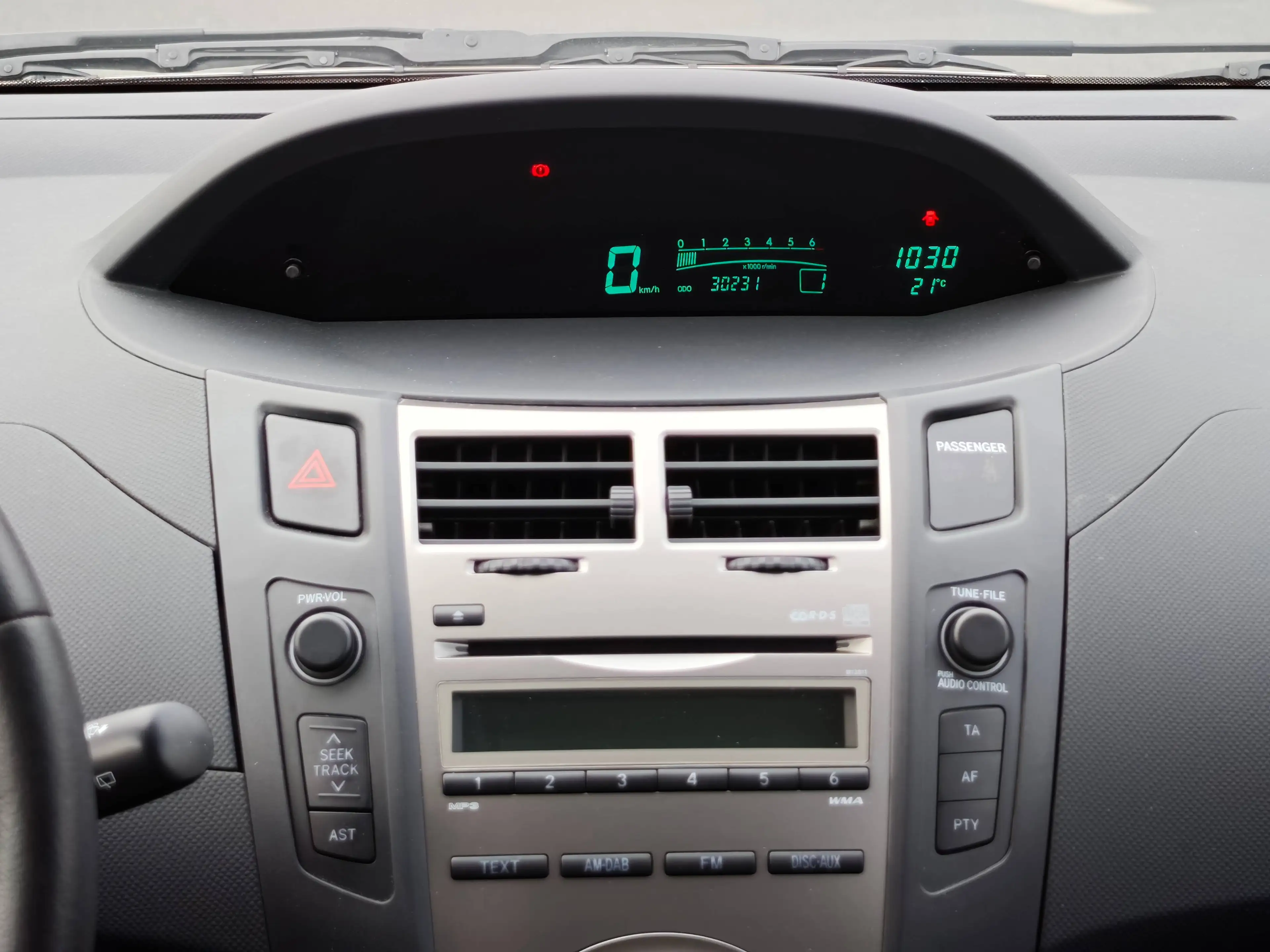 Toyota Yaris Sol 1. Hand  Automatik Klima Top Zustand — photo 10