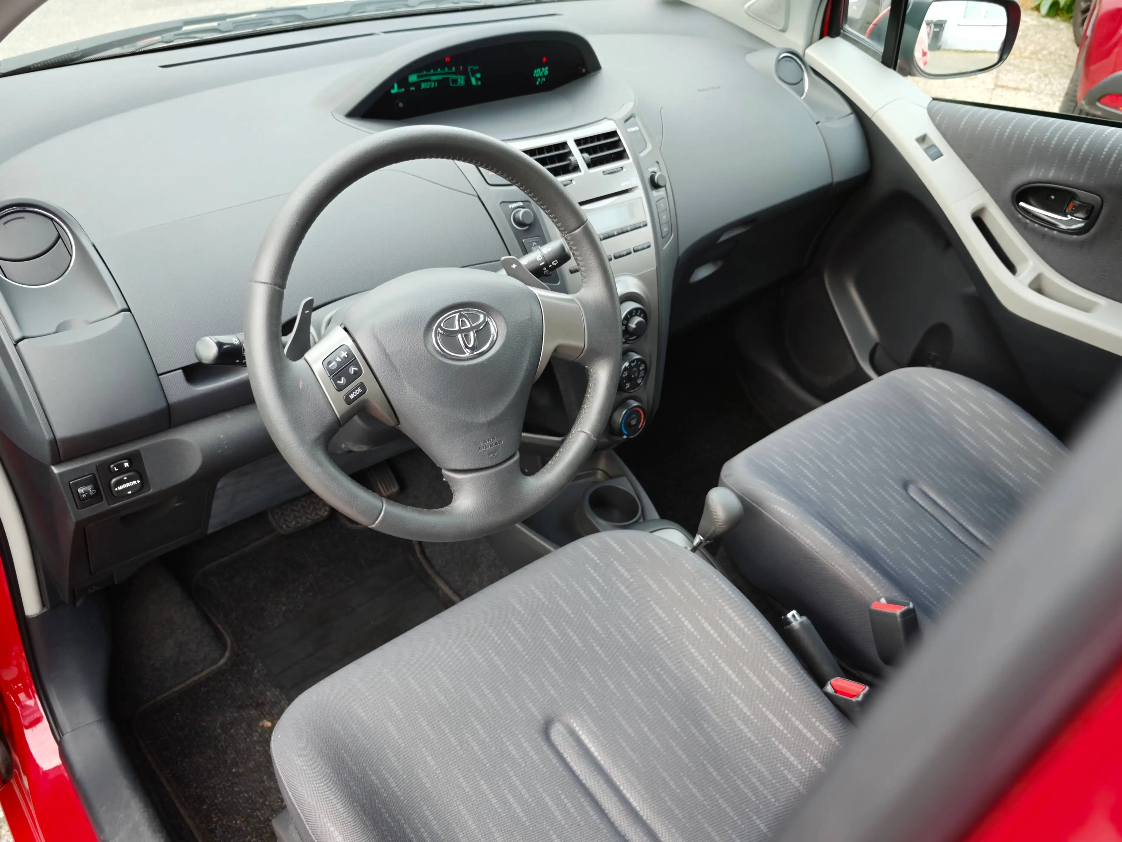 Toyota Yaris Sol 1. Hand  Automatik Klima Top Zustand — photo 3