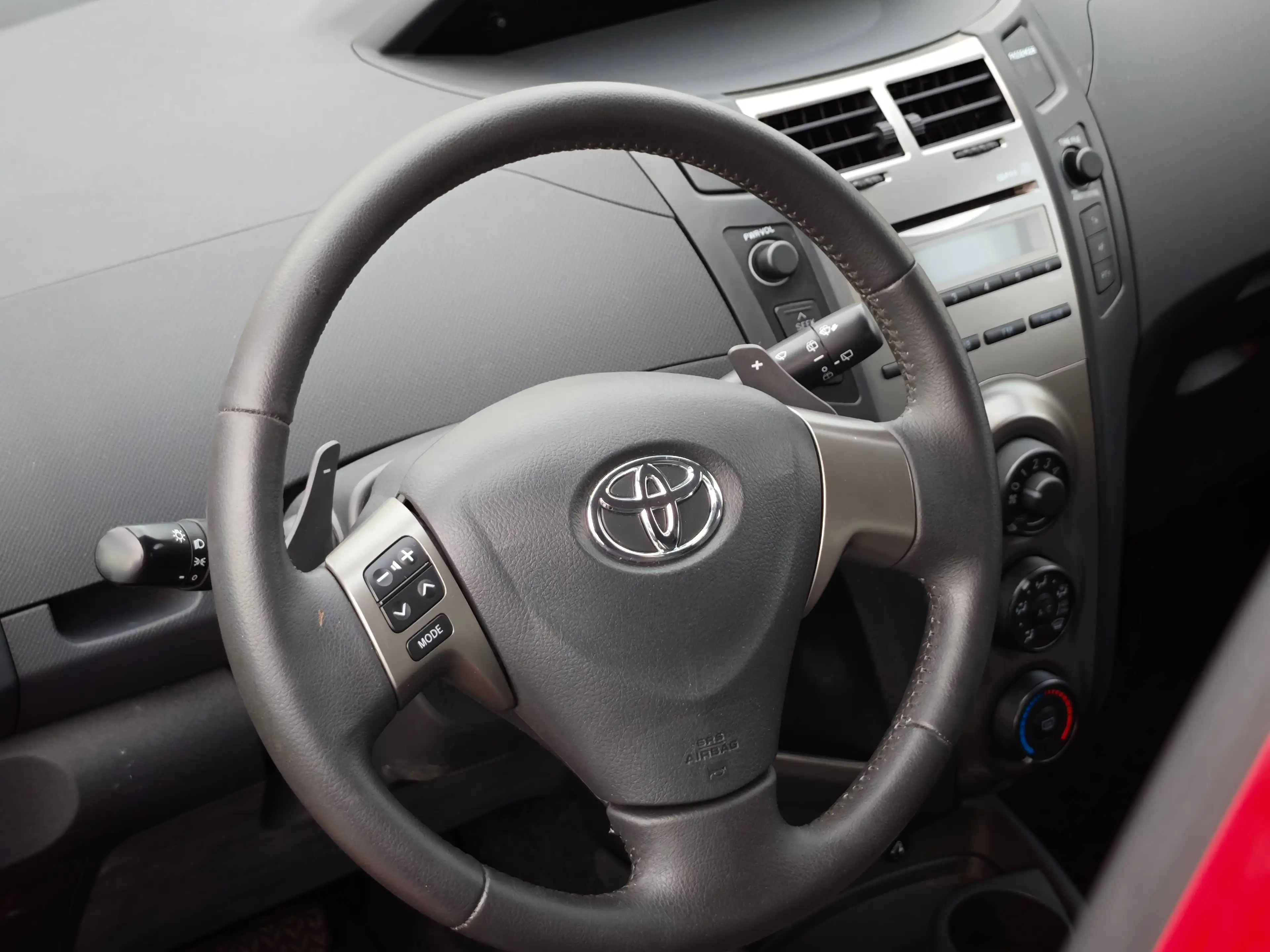 Toyota Yaris Sol 1. Hand  Automatik Klima Top Zustand — photo 9