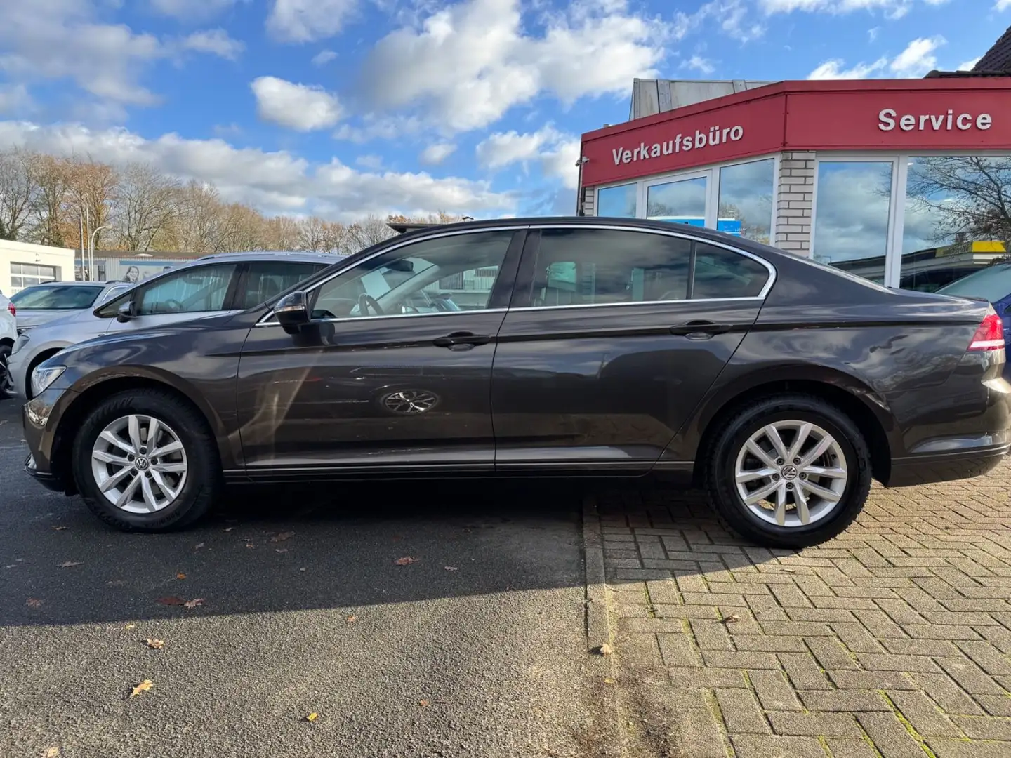 Volkswagen Passat Lim. Comfortline Start-Stopp Navi ACC Hnědá - 2