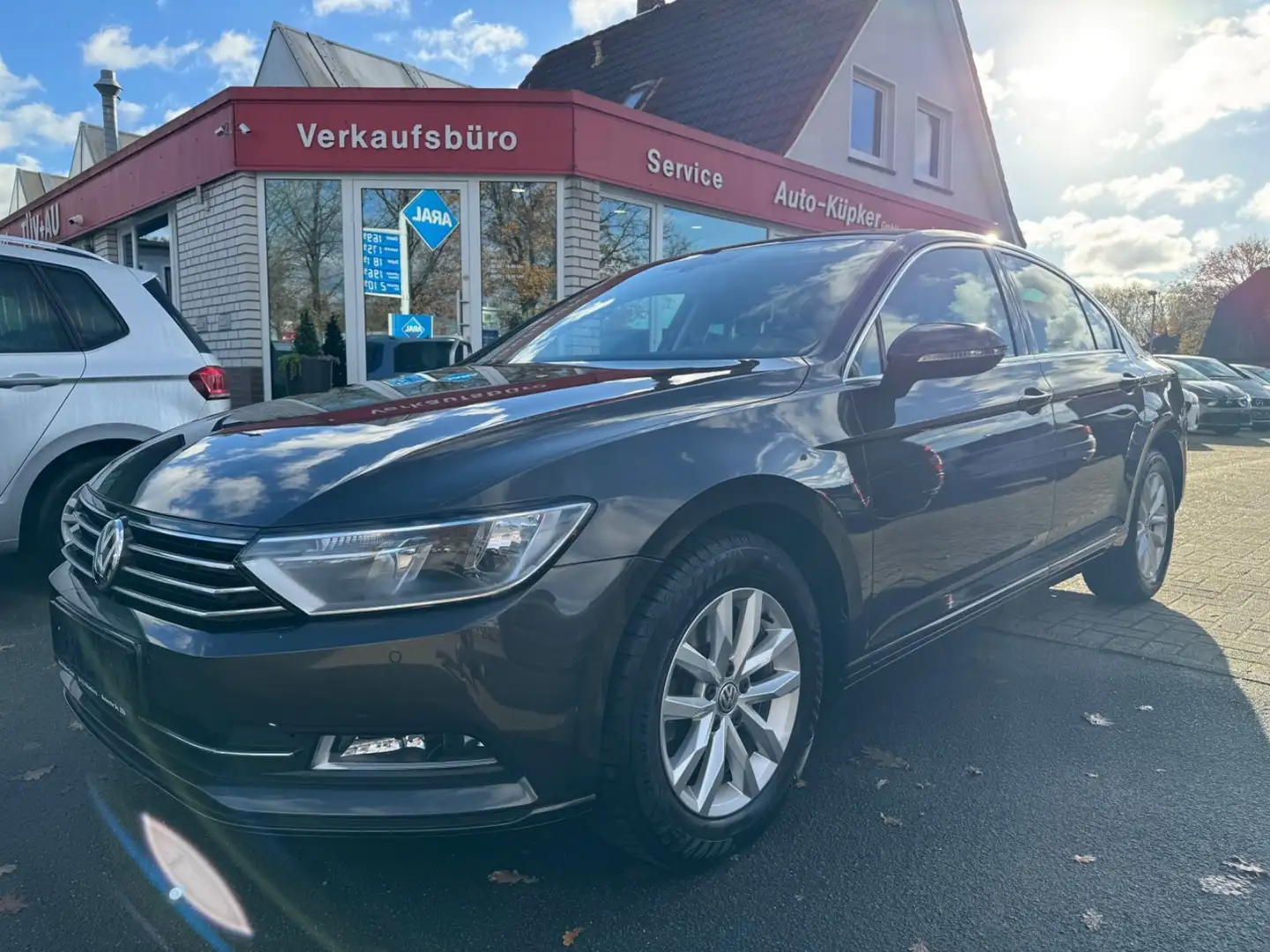 Volkswagen Passat Lim. Comfortline Start-Stopp Navi ACC Hnědá - 1