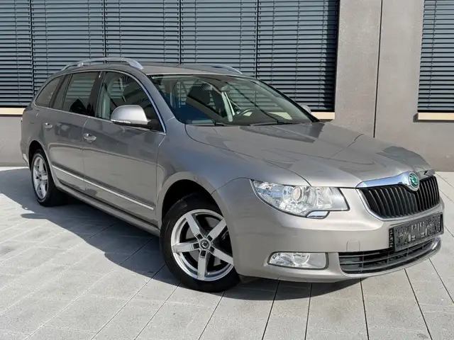 Skoda Superb Combi Ambition 2.0 TDI*Xenon*PDC*2-Zonen