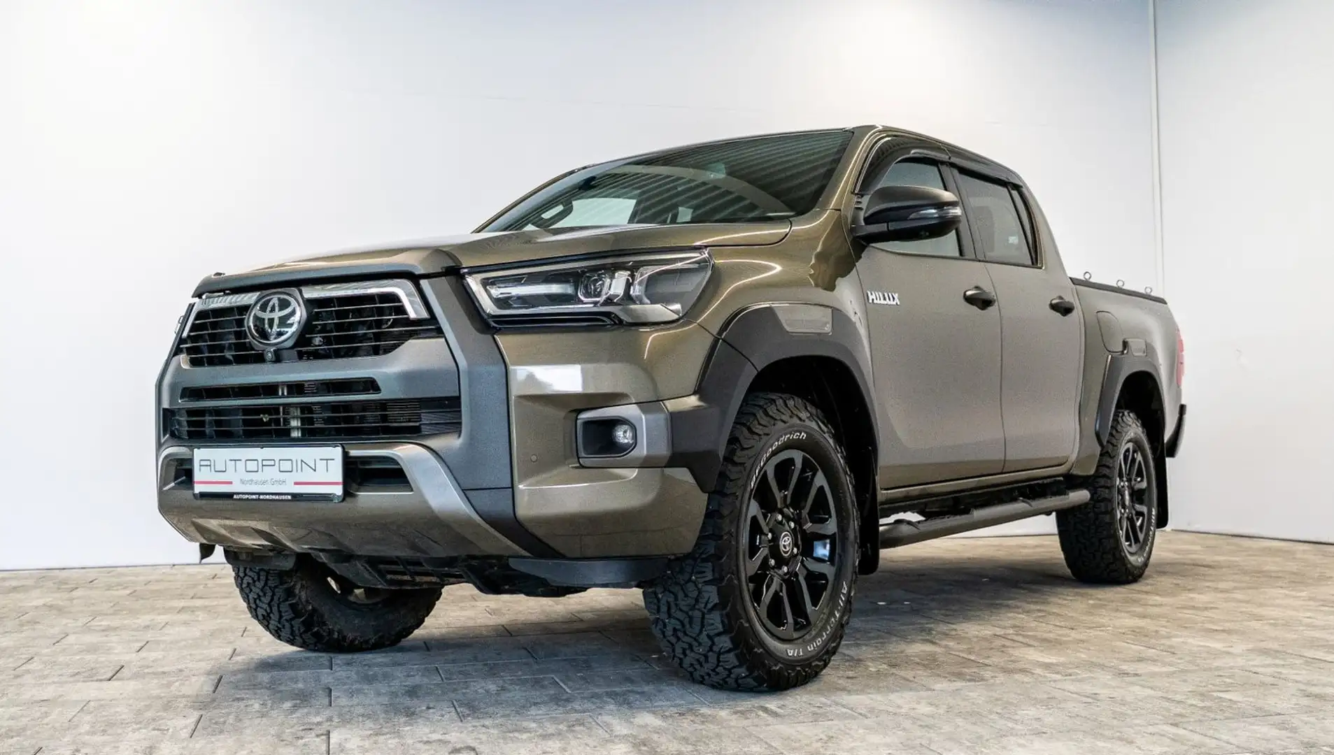 Toyota Hilux 2.8 D4-D INVINCIBLE °AHK°JBL°Navi° Grün - 1