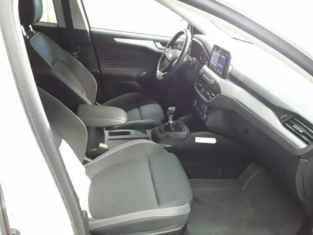 Ford Focus view 8