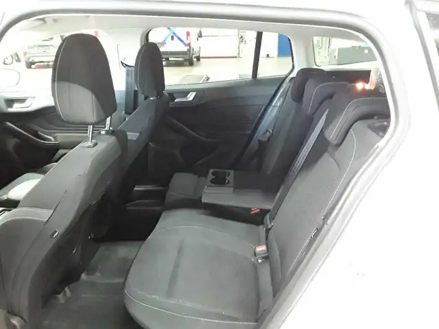 Ford Focus view 13