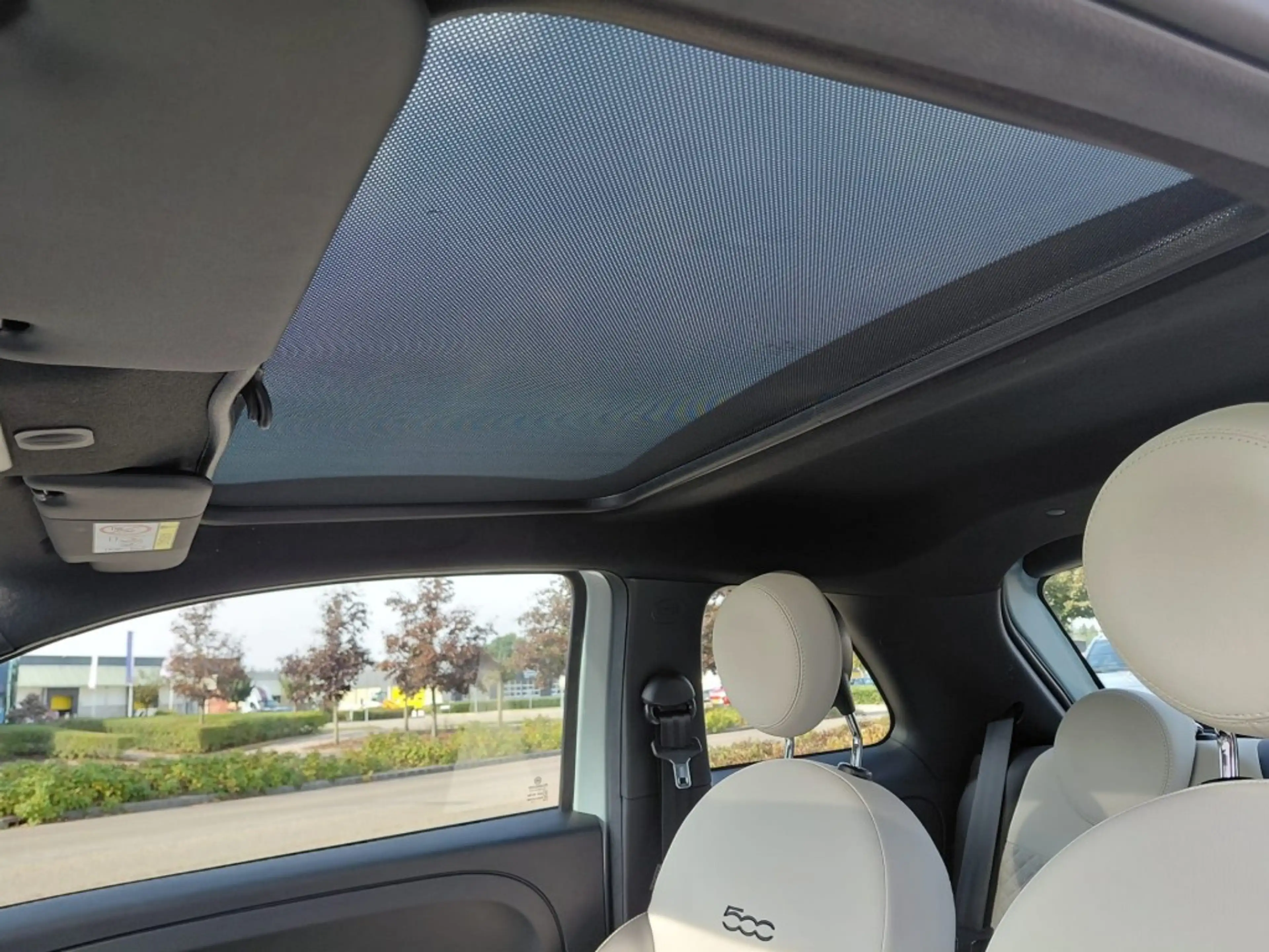 Fiat 500 1.0 HYBRID DOLCEVITA PANORAMADAK CRUISE — photo 2