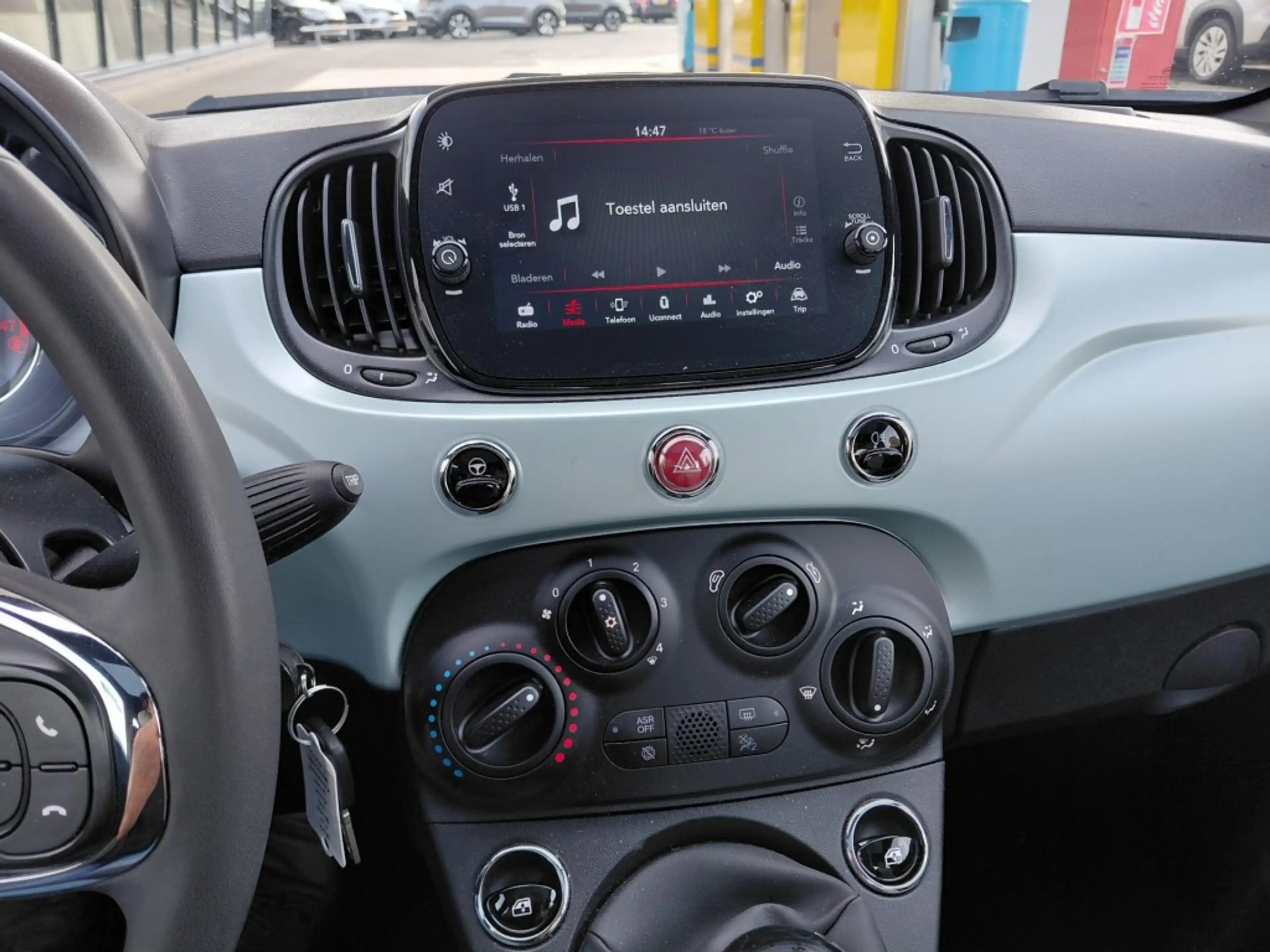 Fiat 500 1.0 HYBRID DOLCEVITA PANORAMADAK CRUISE — photo 5