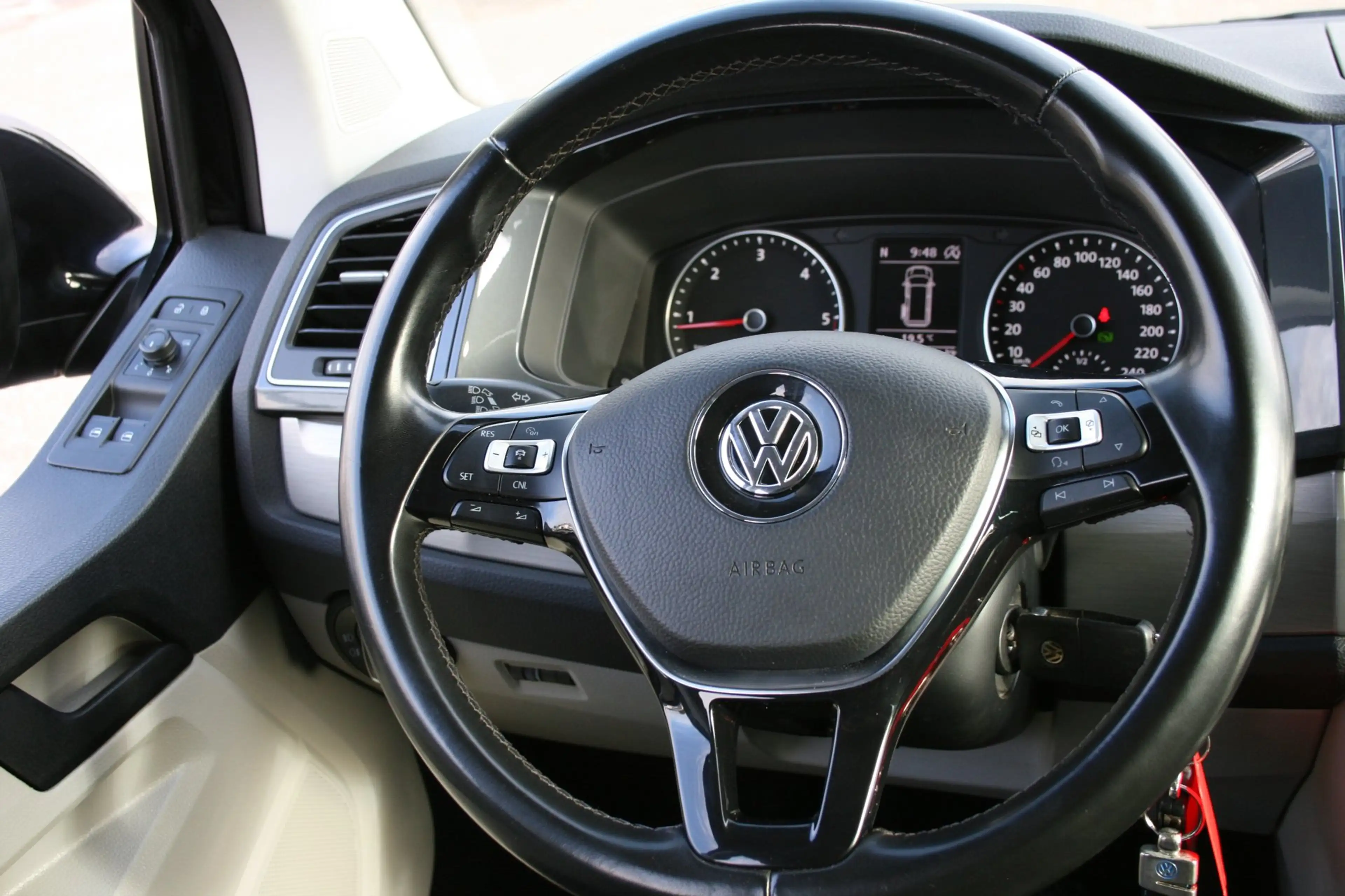 Volkswagen Transporter 2.0 TDI L2H1 DC Highline / 6 persoons — photo 13