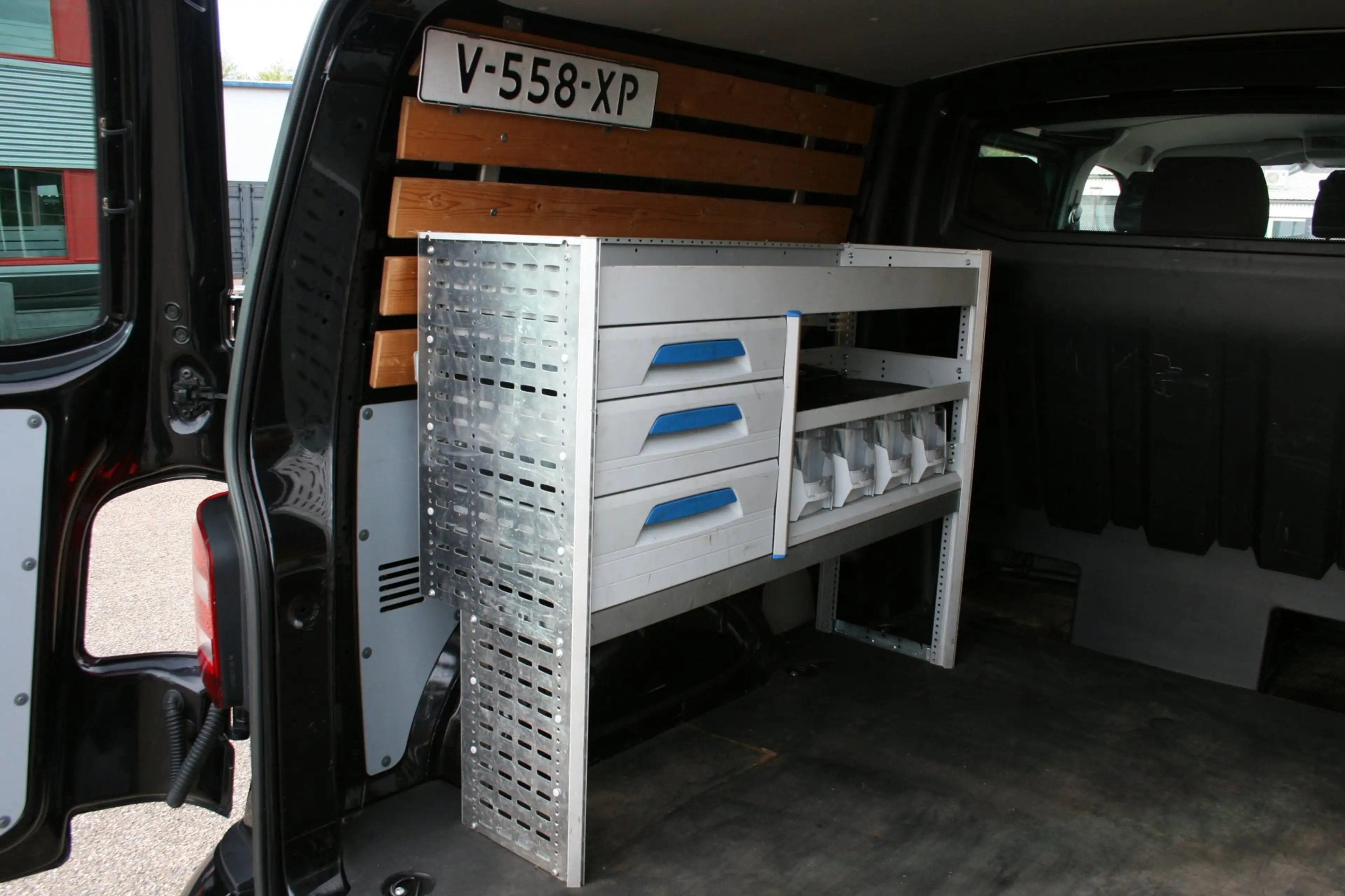 Volkswagen Transporter 2.0 TDI L2H1 DC Highline / 6 persoons — photo 23