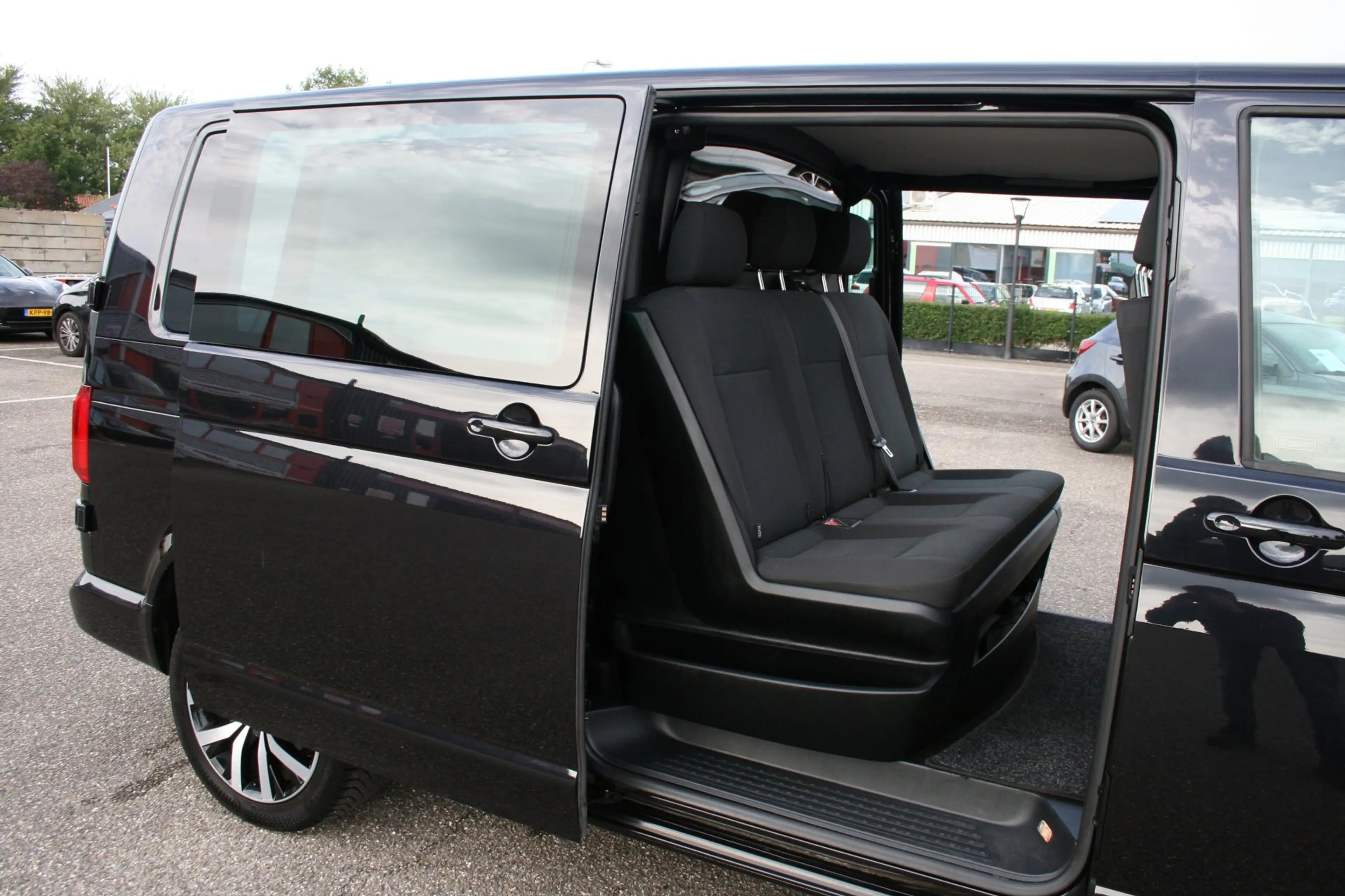 Volkswagen Transporter 2.0 TDI L2H1 DC Highline / 6 persoons — photo 8