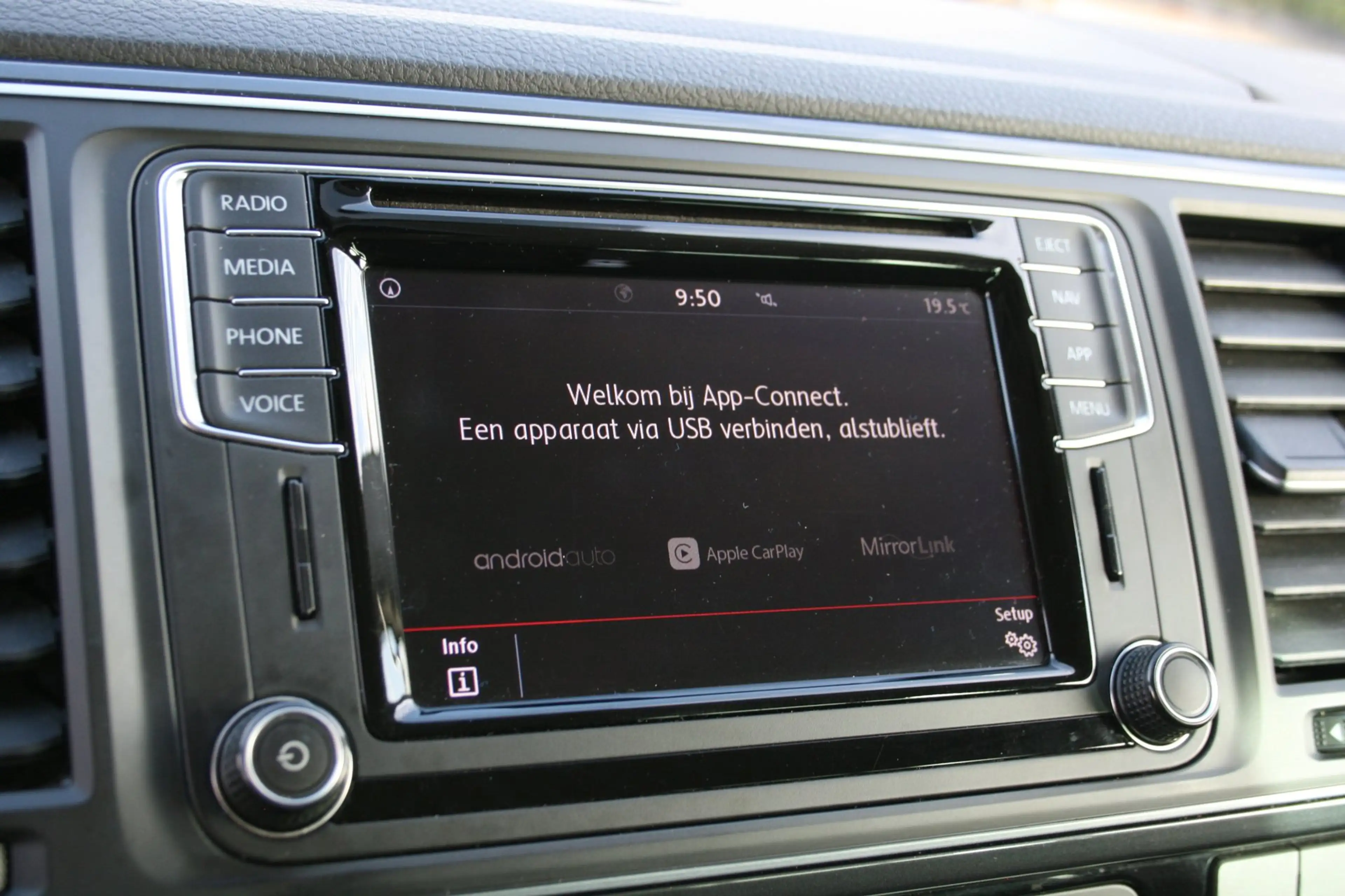Volkswagen Transporter 2.0 TDI L2H1 DC Highline / 6 persoons — photo 18