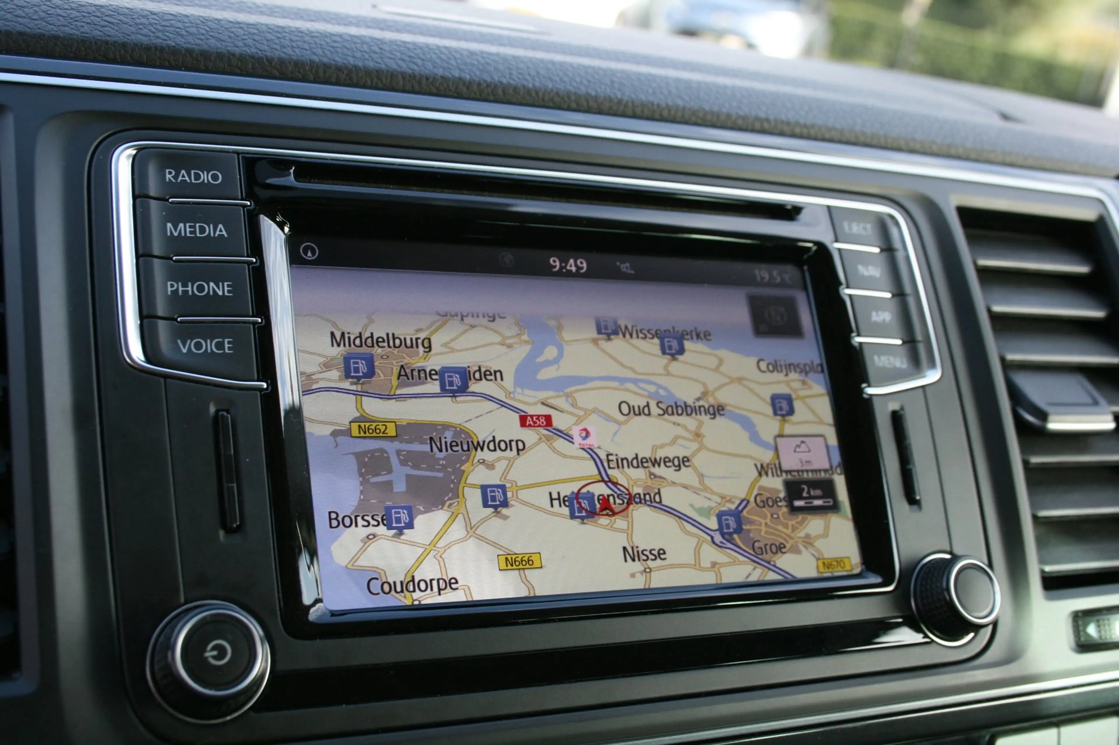 Volkswagen Transporter 2.0 TDI L2H1 DC Highline / 6 persoons — photo 16
