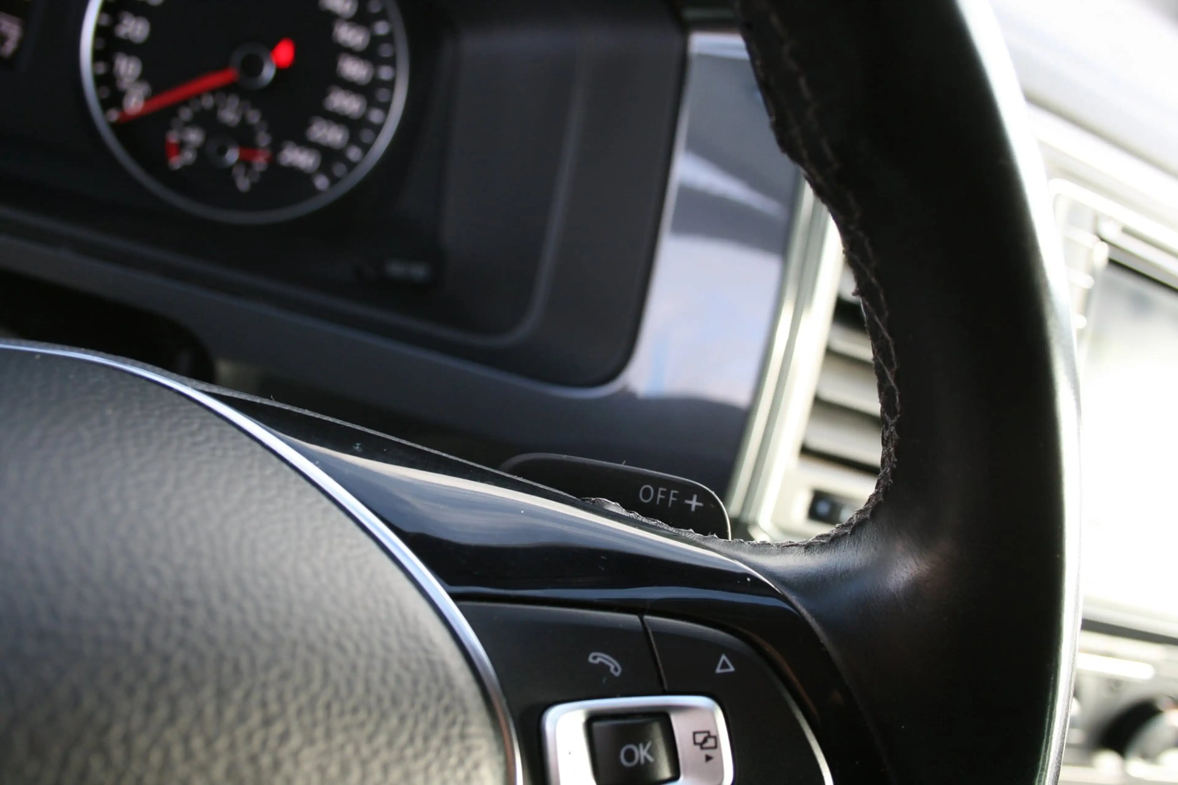 Volkswagen Transporter 2.0 TDI L2H1 DC Highline / 6 persoons — photo 33