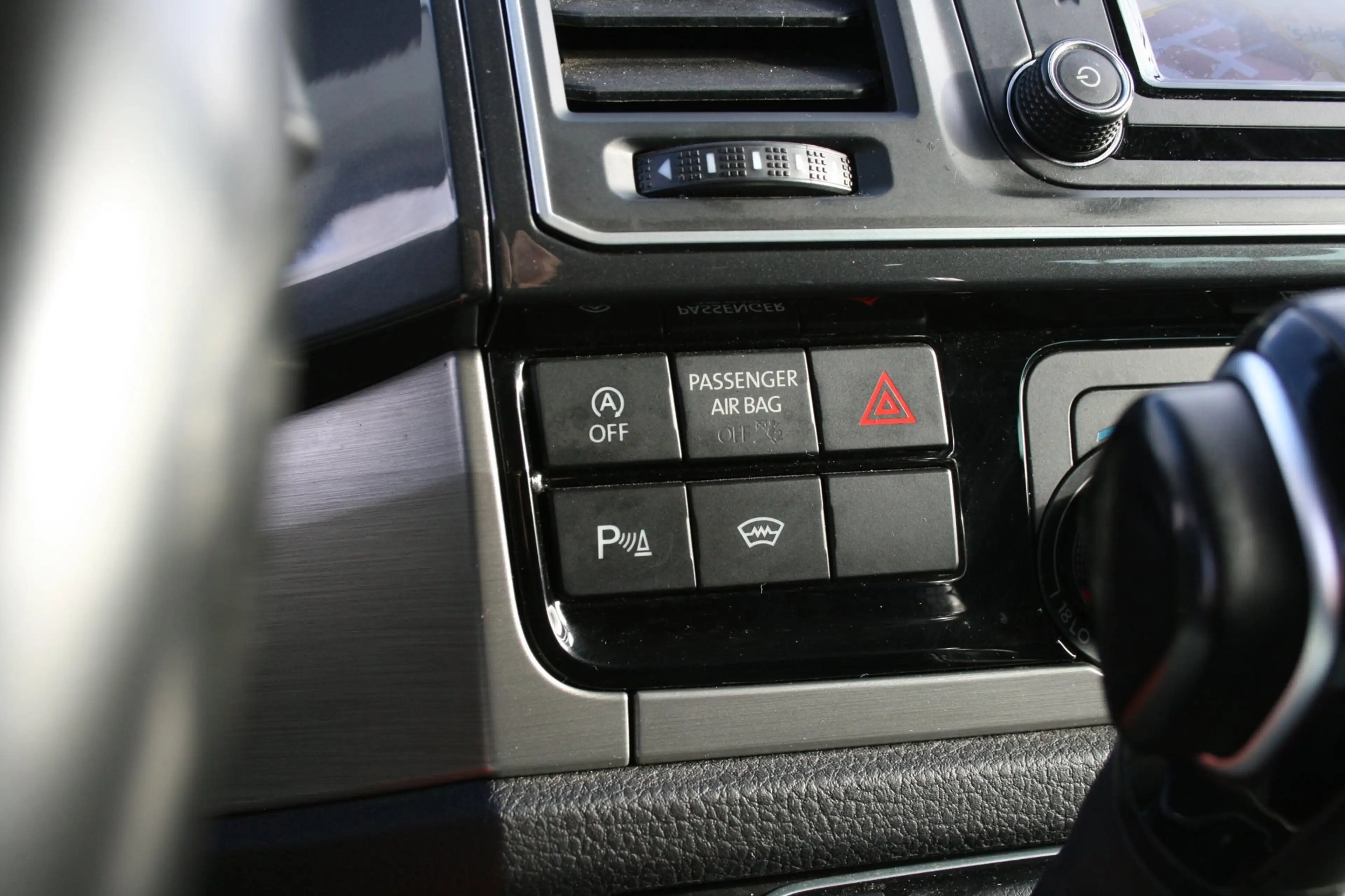 Volkswagen Transporter 2.0 TDI L2H1 DC Highline / 6 persoons — photo 30