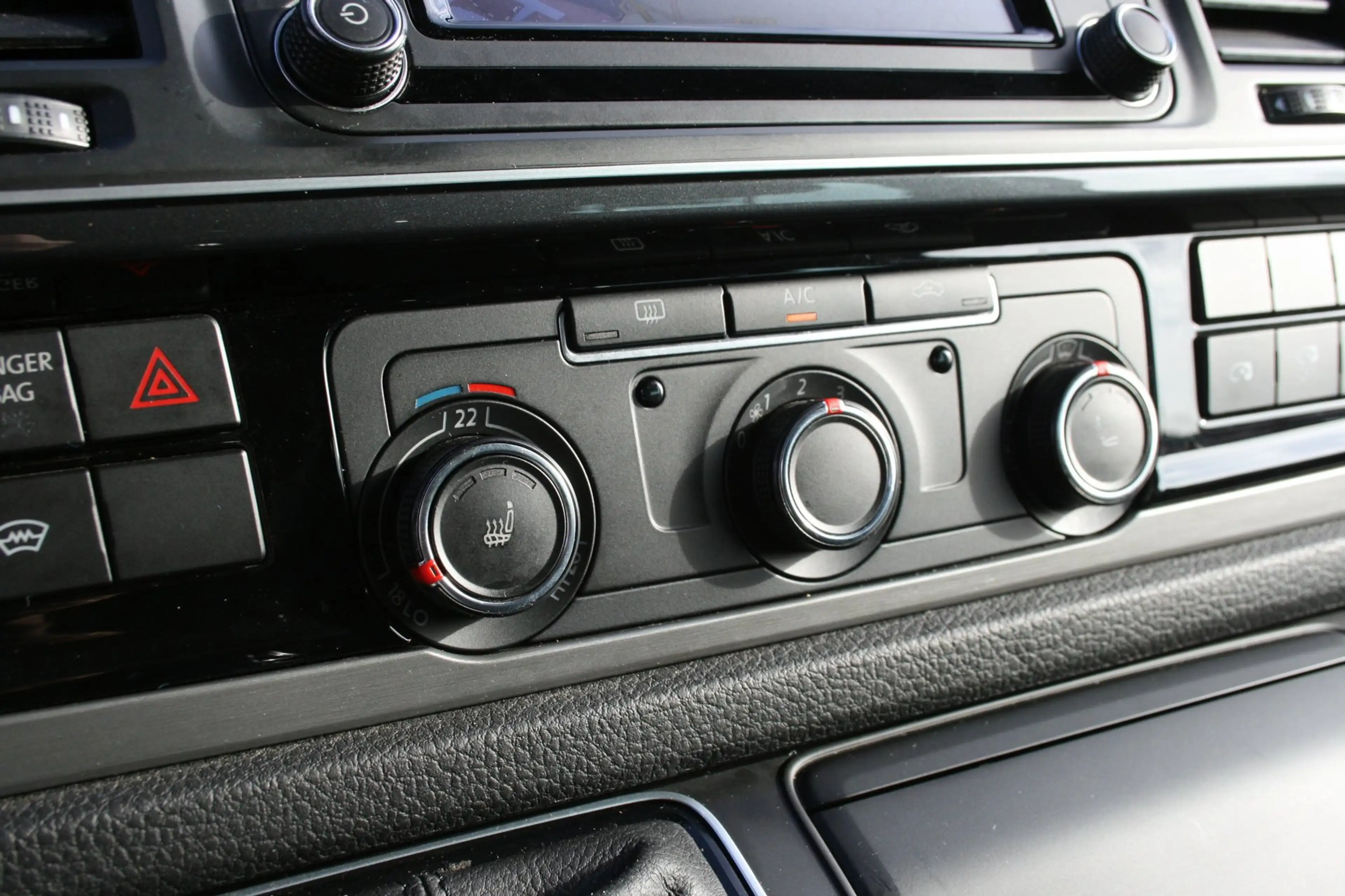 Volkswagen Transporter 2.0 TDI L2H1 DC Highline / 6 persoons — photo 29