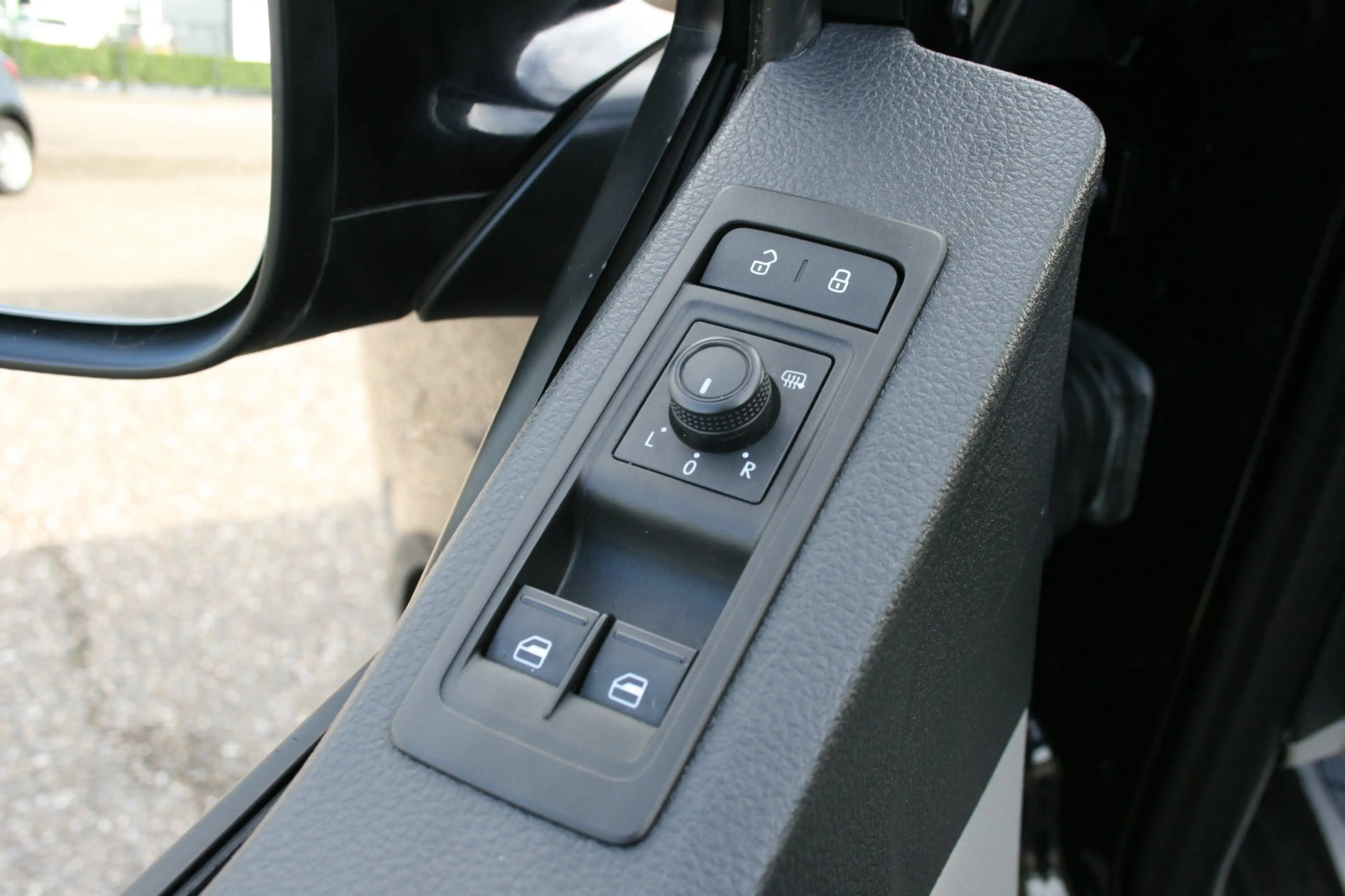 Volkswagen Transporter 2.0 TDI L2H1 DC Highline / 6 persoons — photo 28