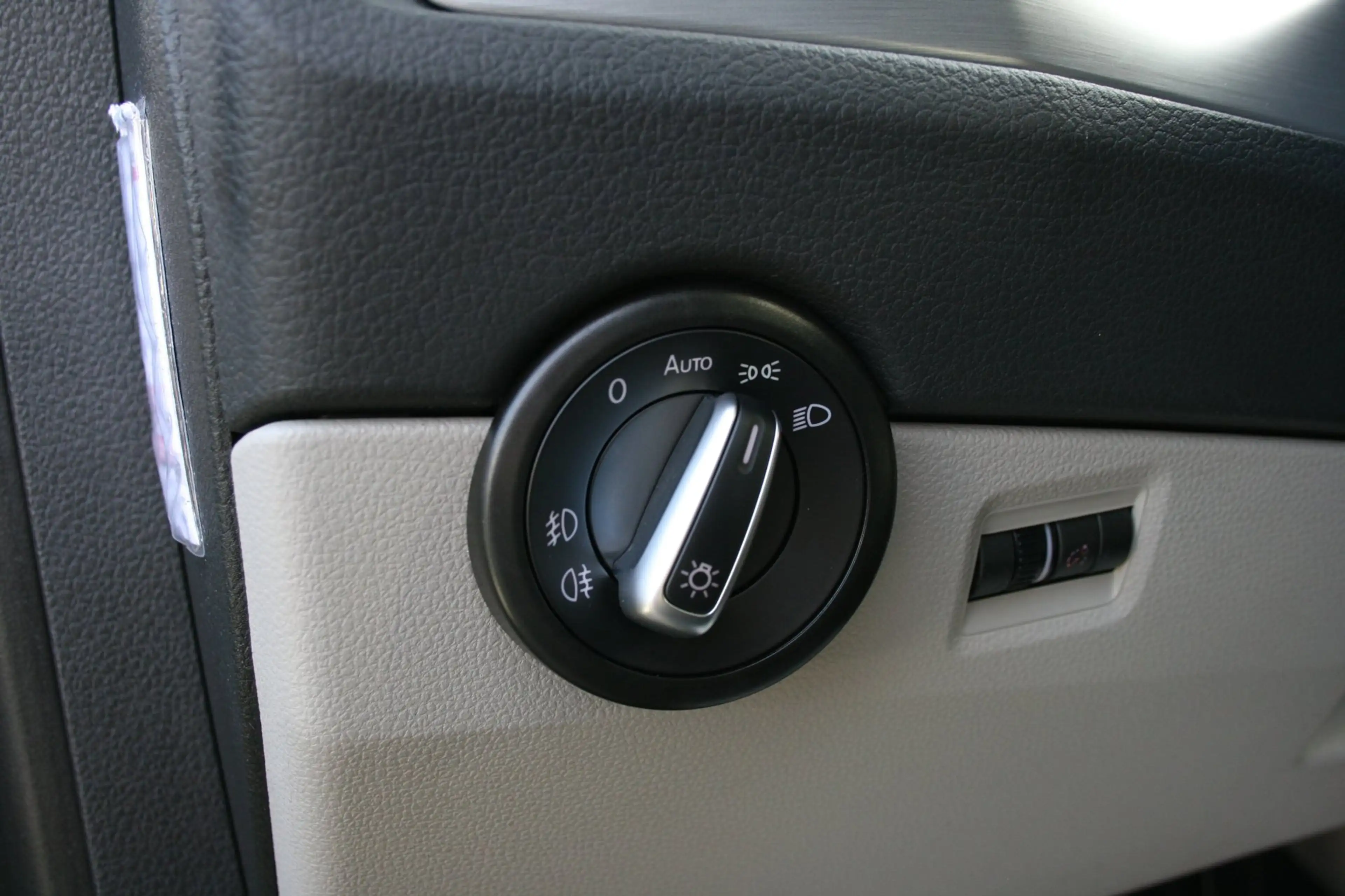 Volkswagen Transporter 2.0 TDI L2H1 DC Highline / 6 persoons — photo 31