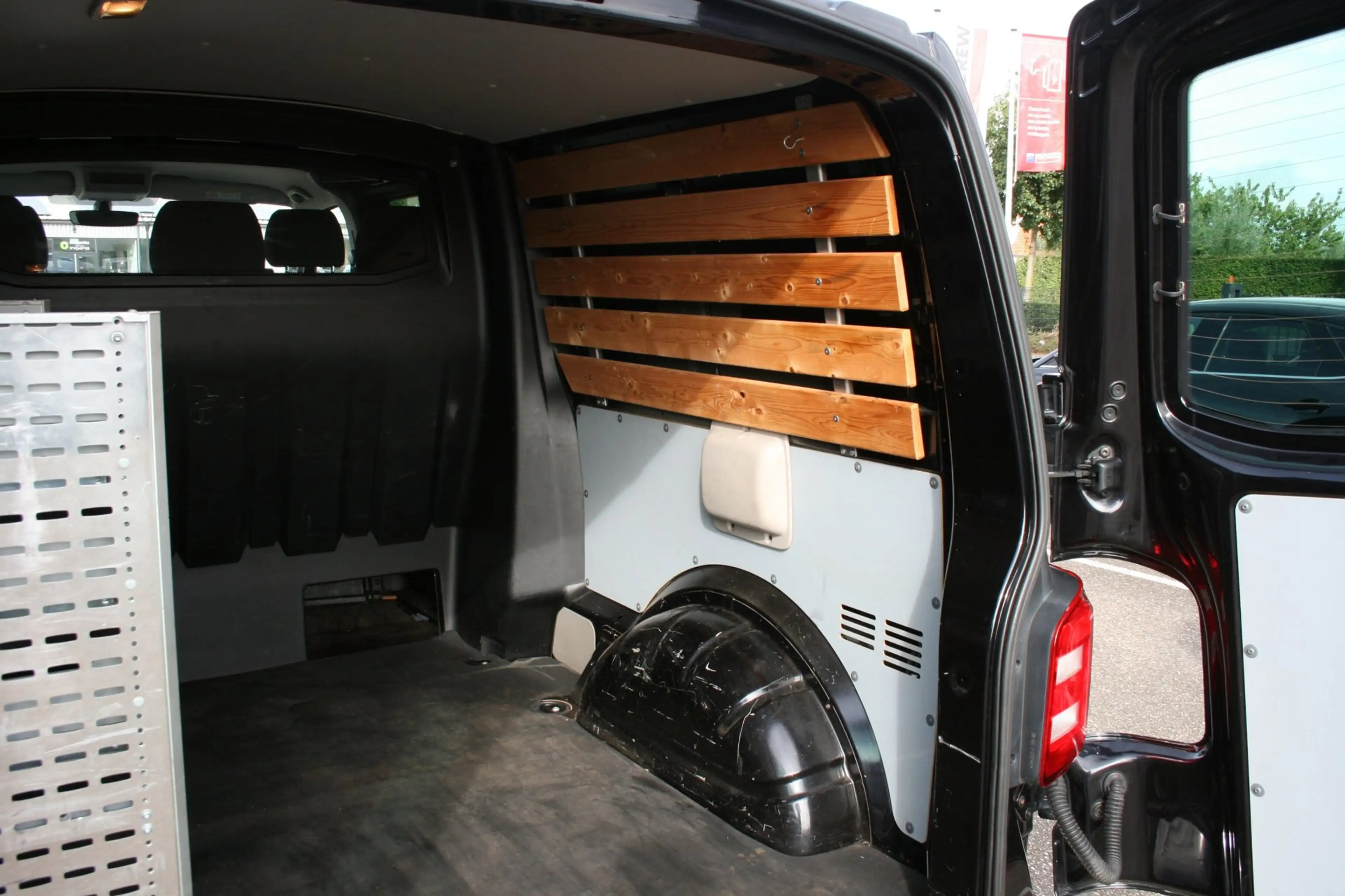 Volkswagen Transporter 2.0 TDI L2H1 DC Highline / 6 persoons — photo 22