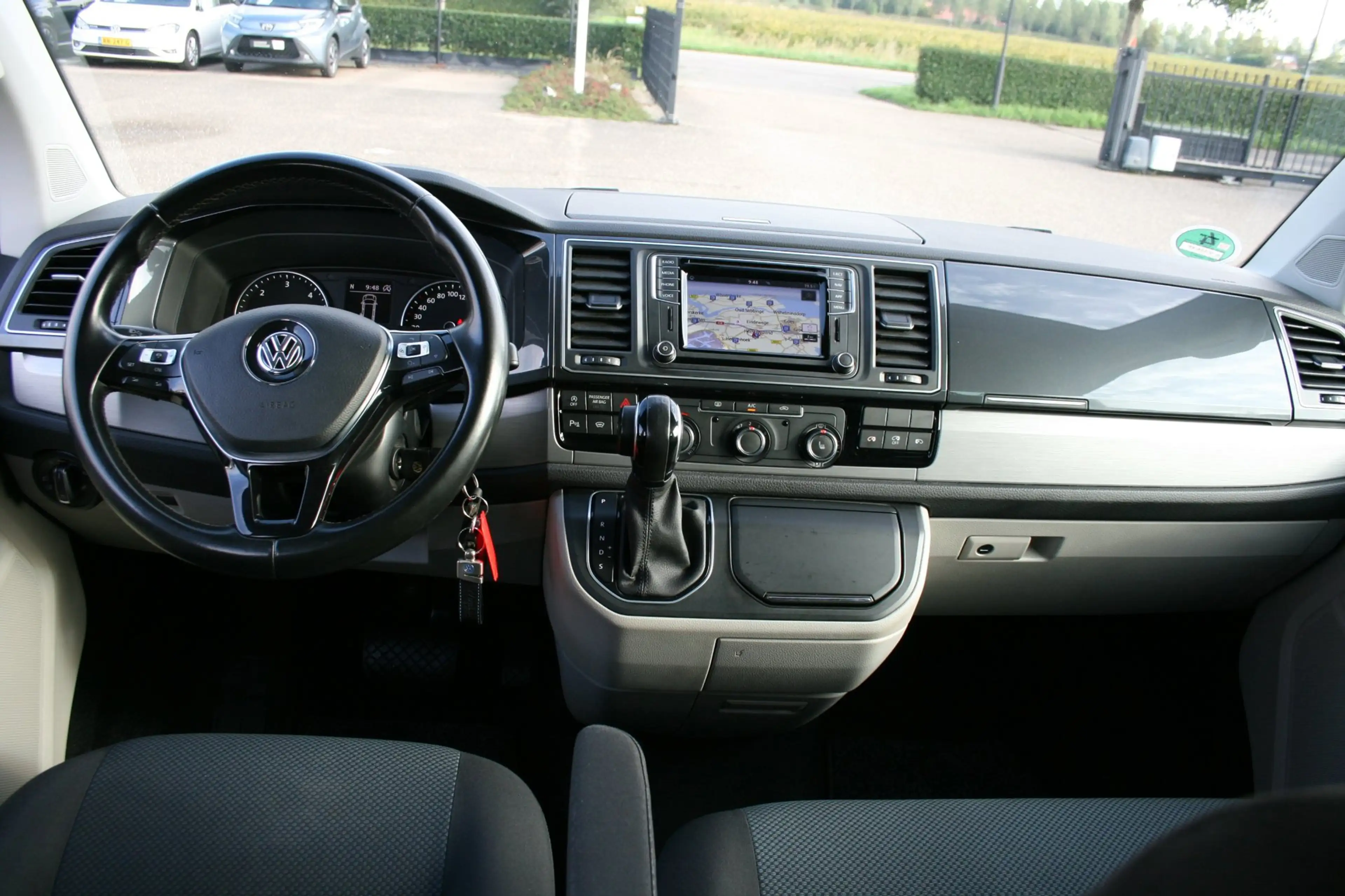 Volkswagen Transporter 2.0 TDI L2H1 DC Highline / 6 persoons — photo 11