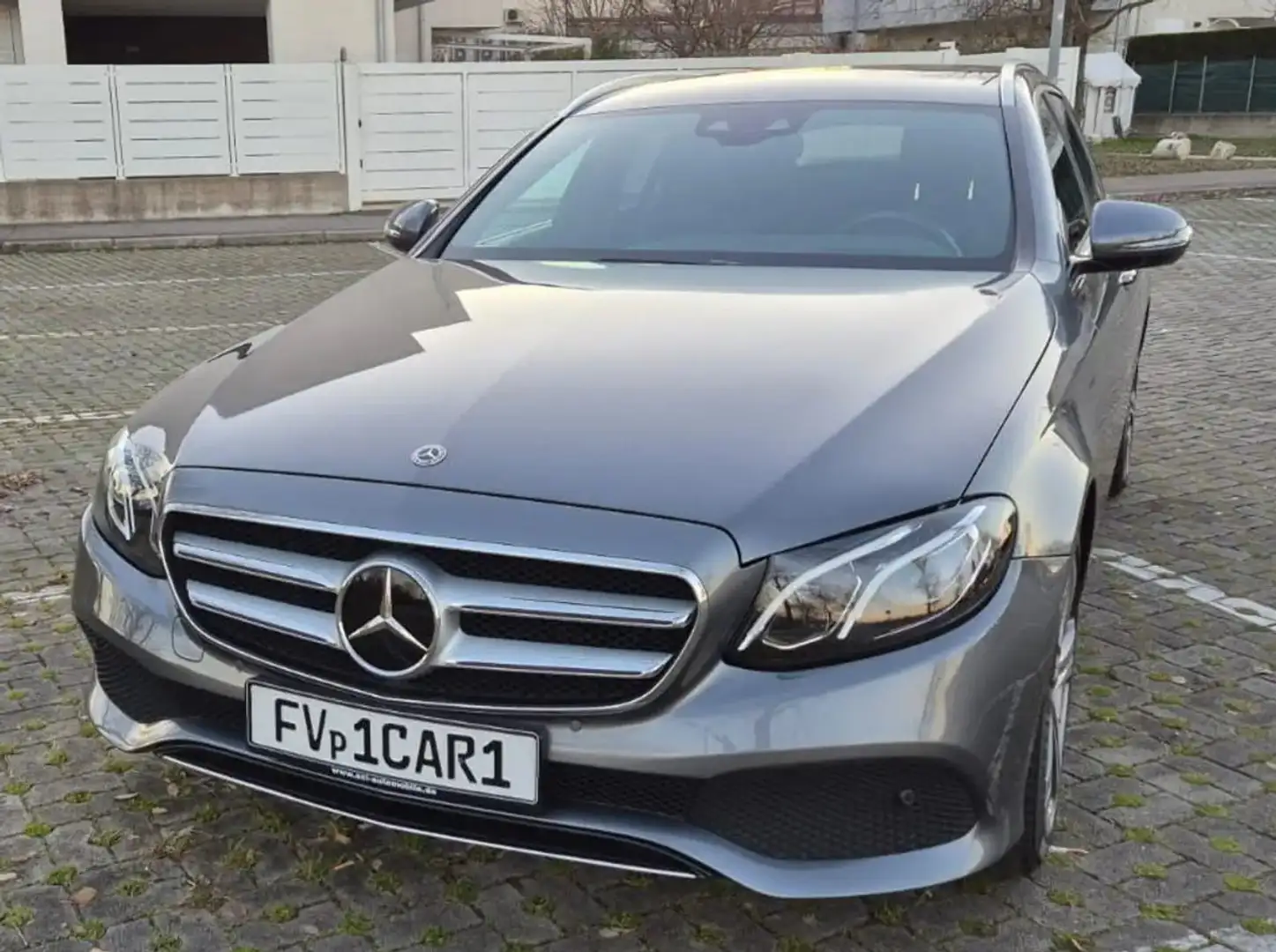 Mercedes-Benz E 200 E 200 AVANTGARDE Gris - 1