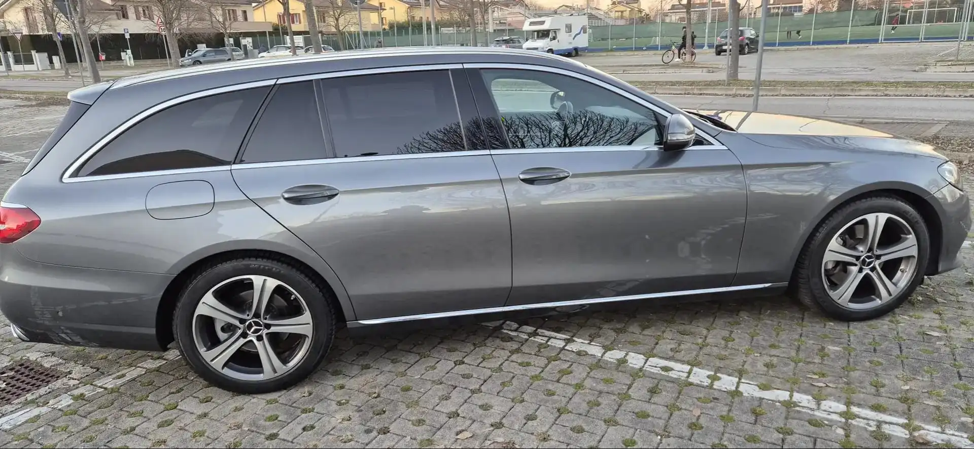 Mercedes-Benz E 200 E 200 AVANTGARDE Gris - 2