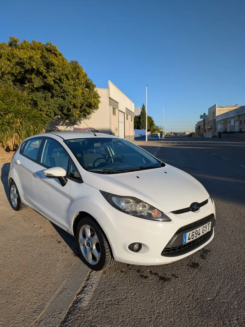 Ford Fiesta 1.40TDCi Ambiente - 2